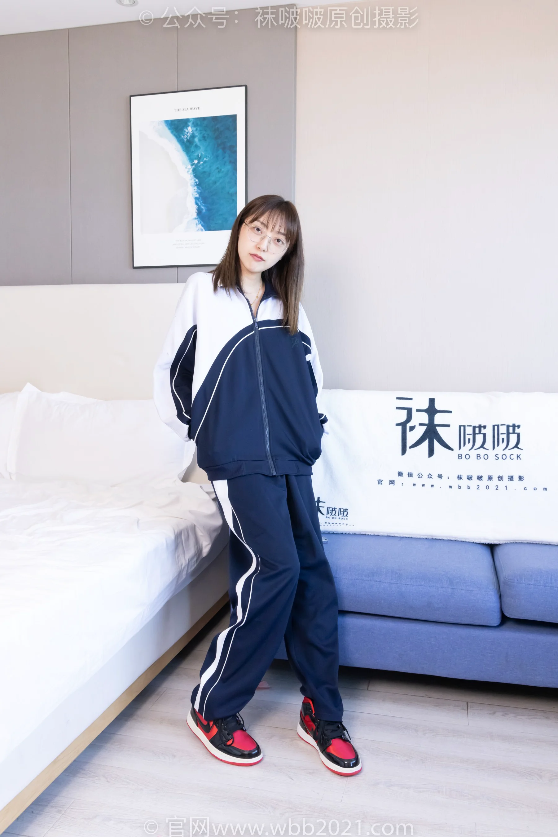[BoBoSocks袜啵啵] No.398 稚予 – 板鞋、白船袜、裸足（黑色美甲）、裸足踩奶油蛋糕泡脚脚玩鞋子剧情（花絮剧情版） - 爱照片