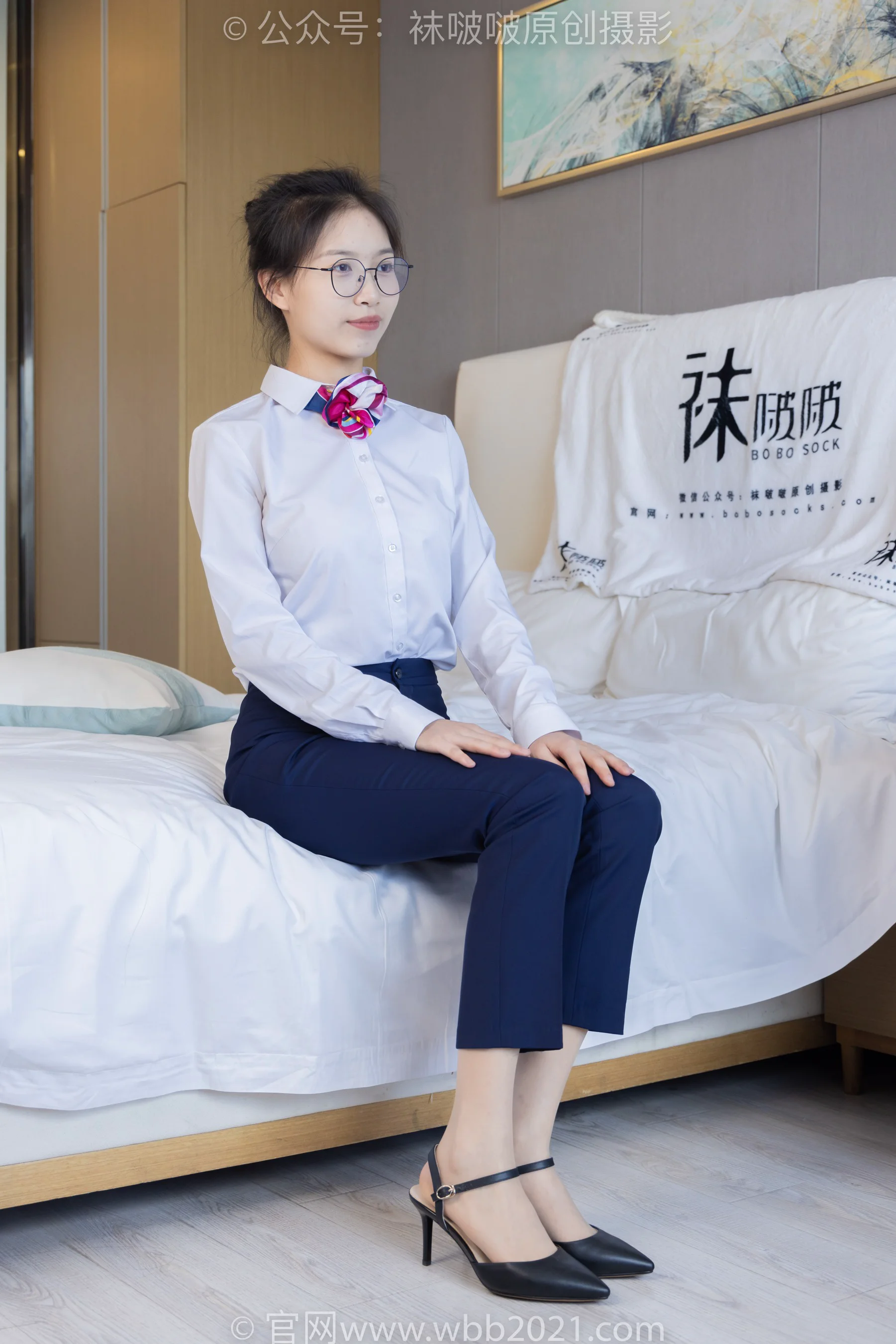 [BoBoSocks袜啵啵] No.401 芝士 – 高跟鞋、肉丝（脚尖微加固款）、裸足、银行制服裤里丝 （花絮版） - 爱照片