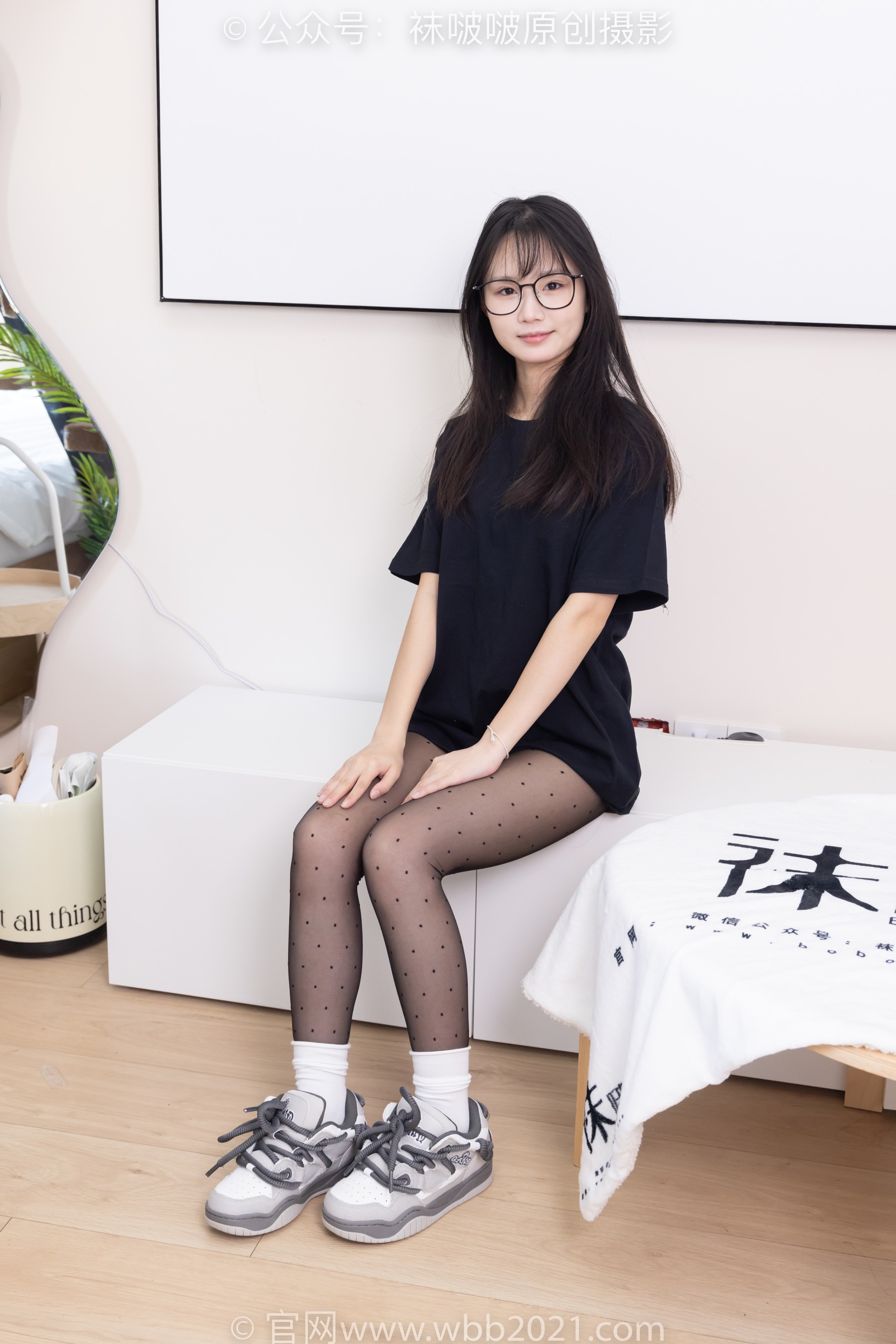 [BoBoSocks袜啵啵] No.418 甜甜圈 – 板鞋、白棉袜、波点黑丝（脚尖透明款）（花絮版） - 爱照片