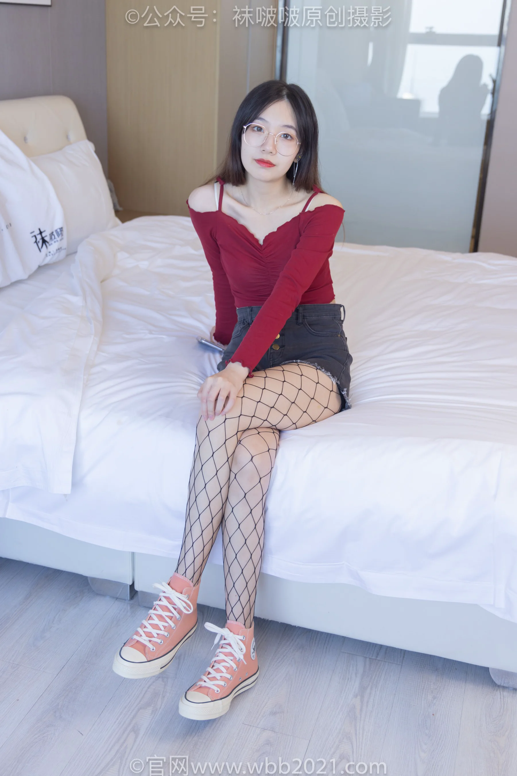 [BoBoSocks袜啵啵] No.453 小甜豆 – 帆布鞋、黑色渔网袜（花絮版） - 爱照片