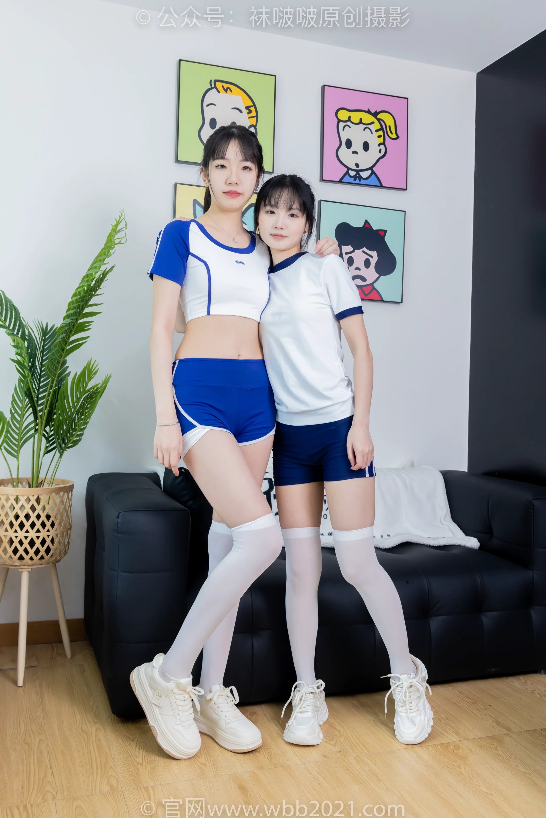 [BoBoSocks袜啵啵] No.472 小甜豆甜甜圈 – 两双运动鞋、厚白丝大腿袜、裸足、两位模特丝袜和裸足踩奶油蛋糕剧情（花絮版） - 爱照片