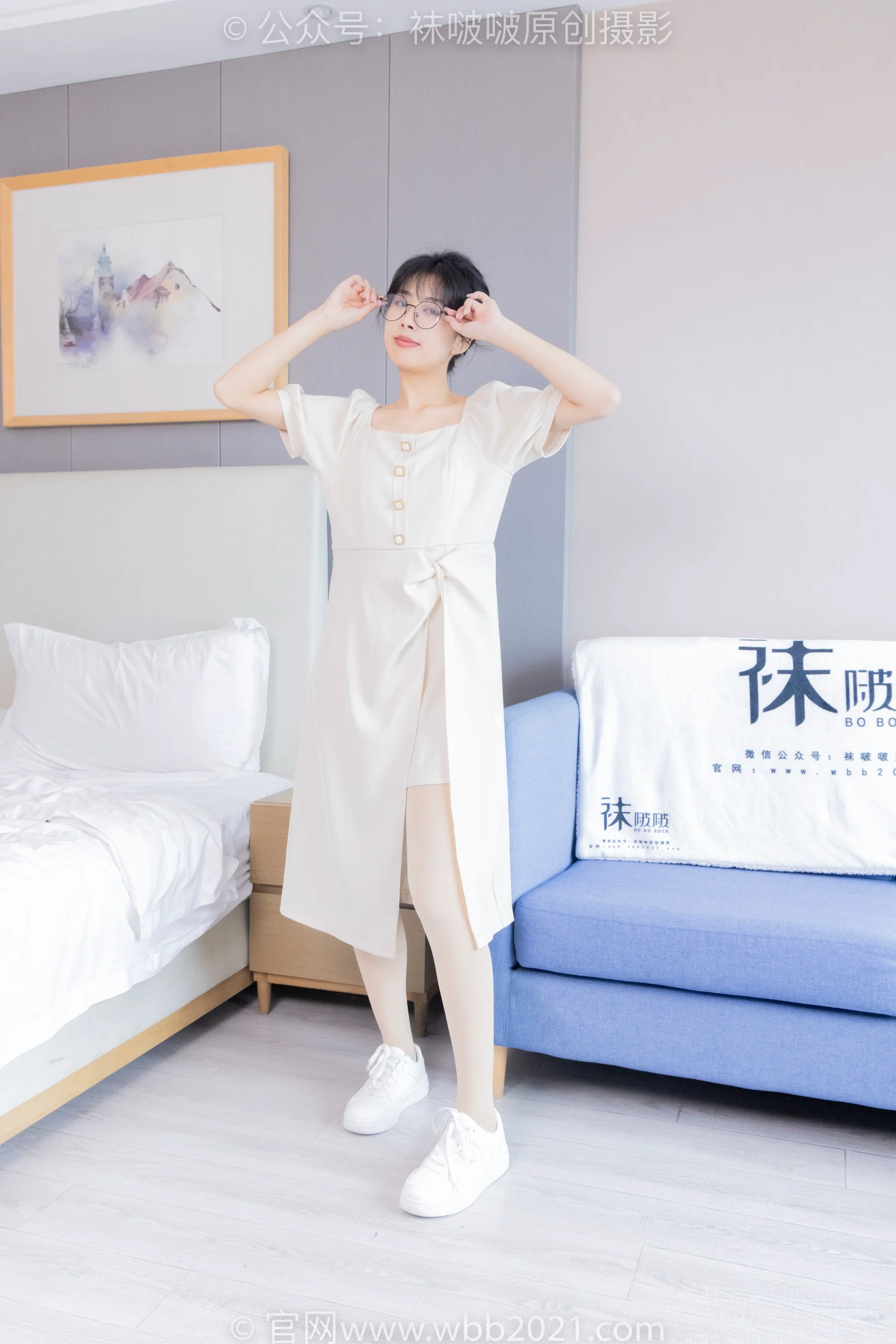 [BoBoSocks袜啵啵] No.483 奶油 – 板鞋、白船袜厚肉丝叠穿、厚肉丝、瑜伽动作、船袜和丝袜分别踩葡萄剧情（剧情版） - 爱照片