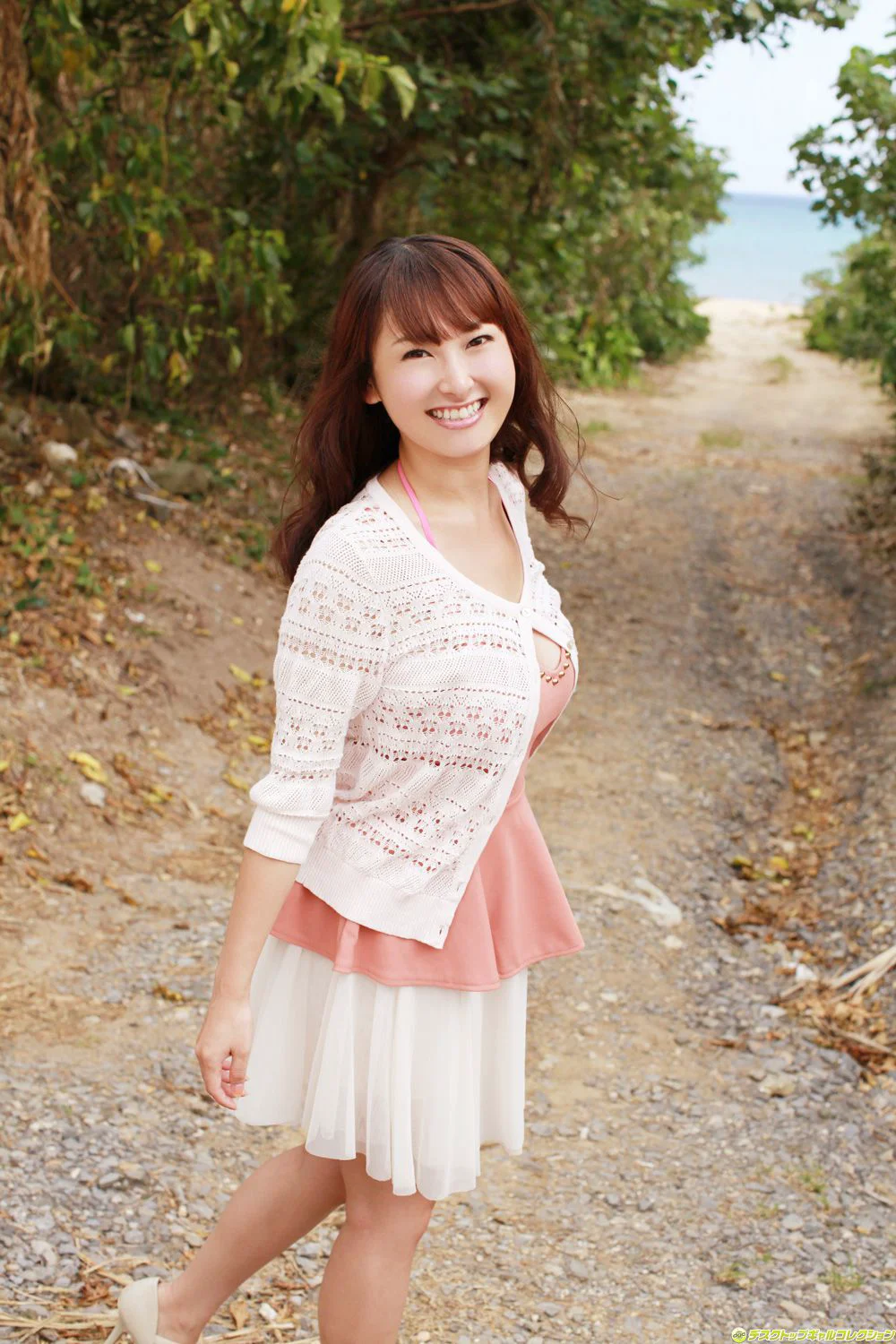 中川朋美《胸元からこぼれ落ちるダイナマイトJカップ》写真集 [DGC] NO.1078 - 爱照片