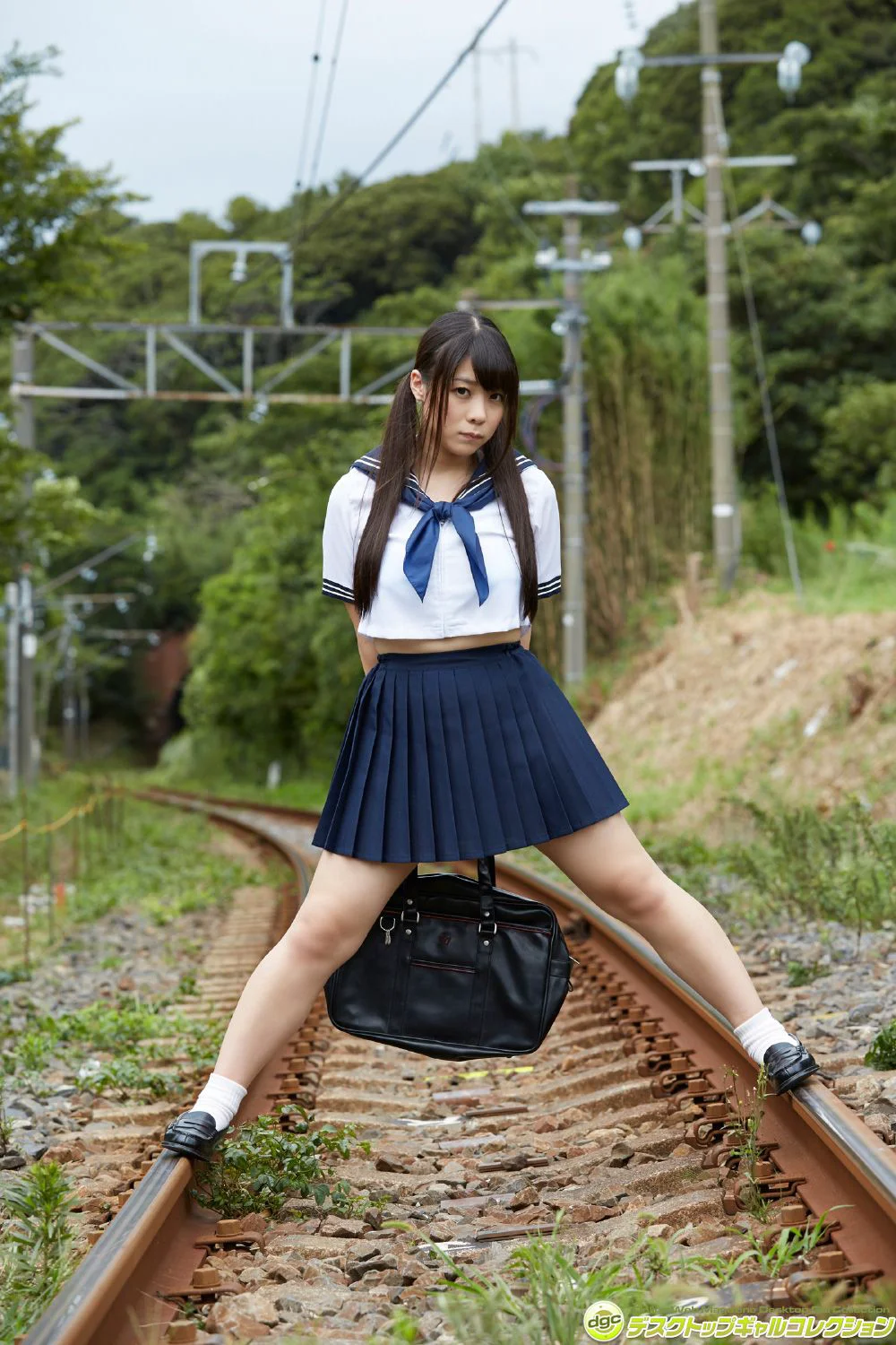 東條詩織《制服の下のFカップに完全ノックアウト!!》 写真集 [DGC] NO.1346 - 爱照片