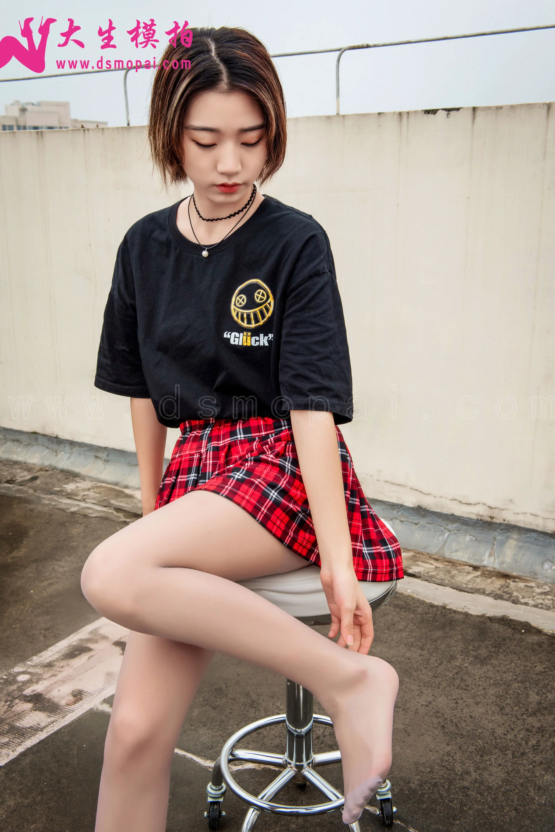 [大生模拍] NO.211 小小 – 天台美足 套图 - 爱照片