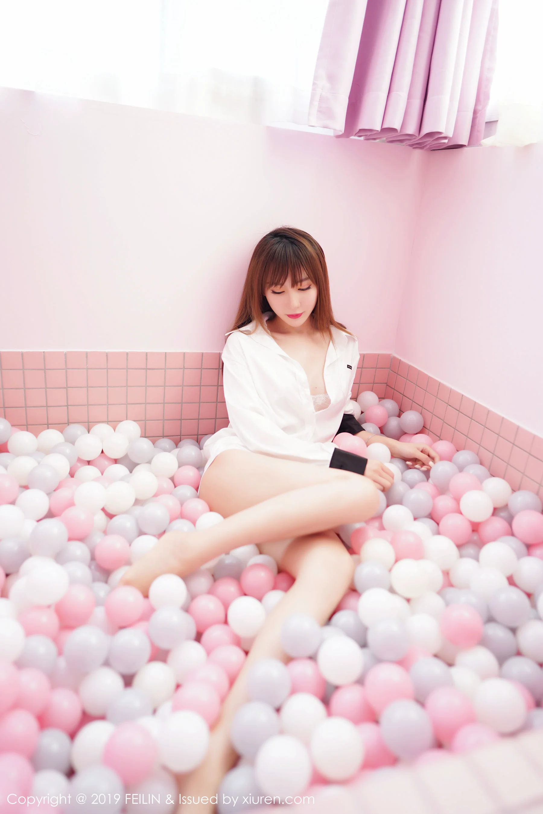 程梓《清甜靓丽、苗条有致的美女》 [嗲囡囡FEILIN] VOL.214 写真集 - 爱照片
