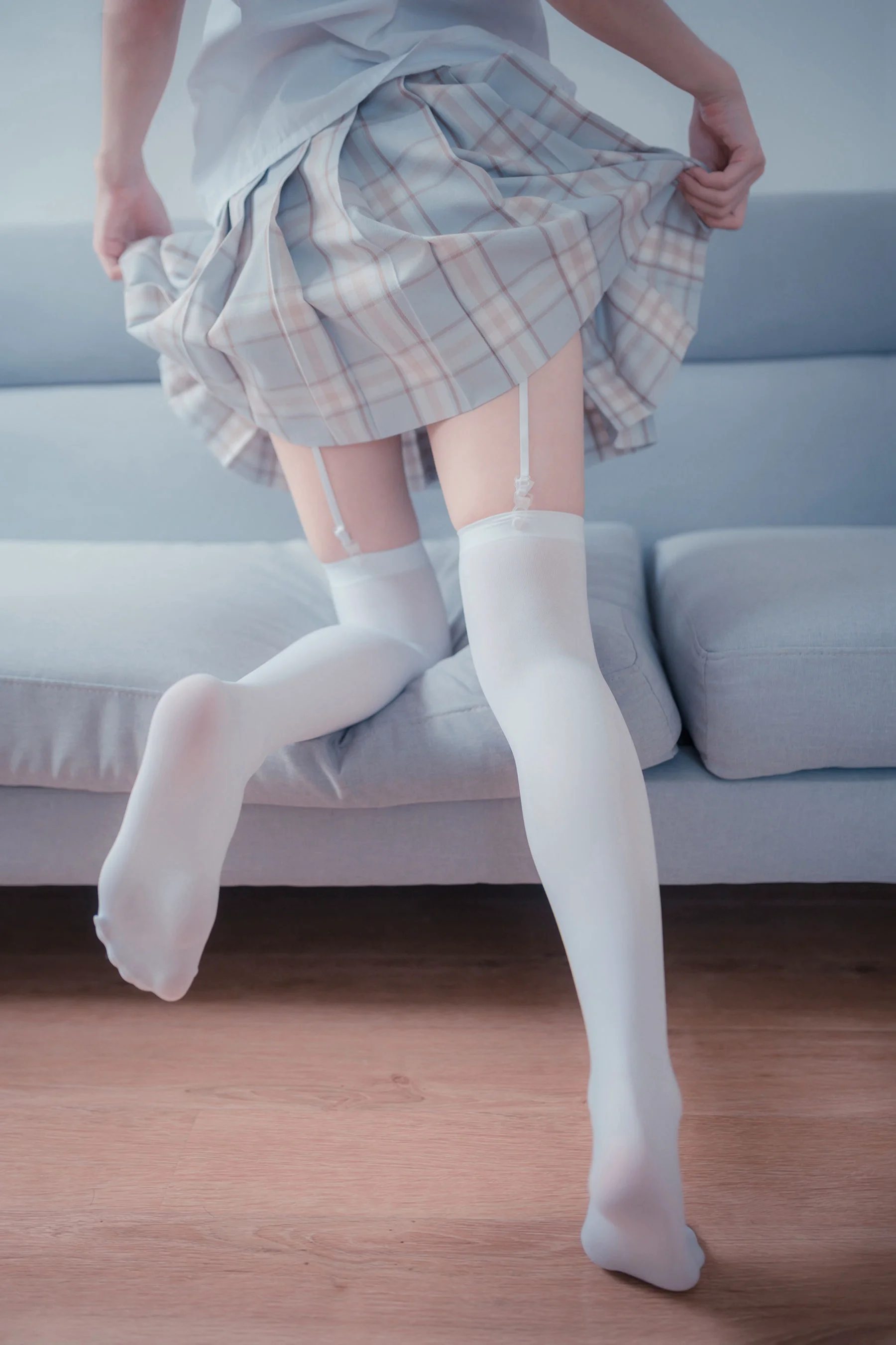 [风之领域] NO.065 格子裙吊带白丝 写真集 - 爱照片
