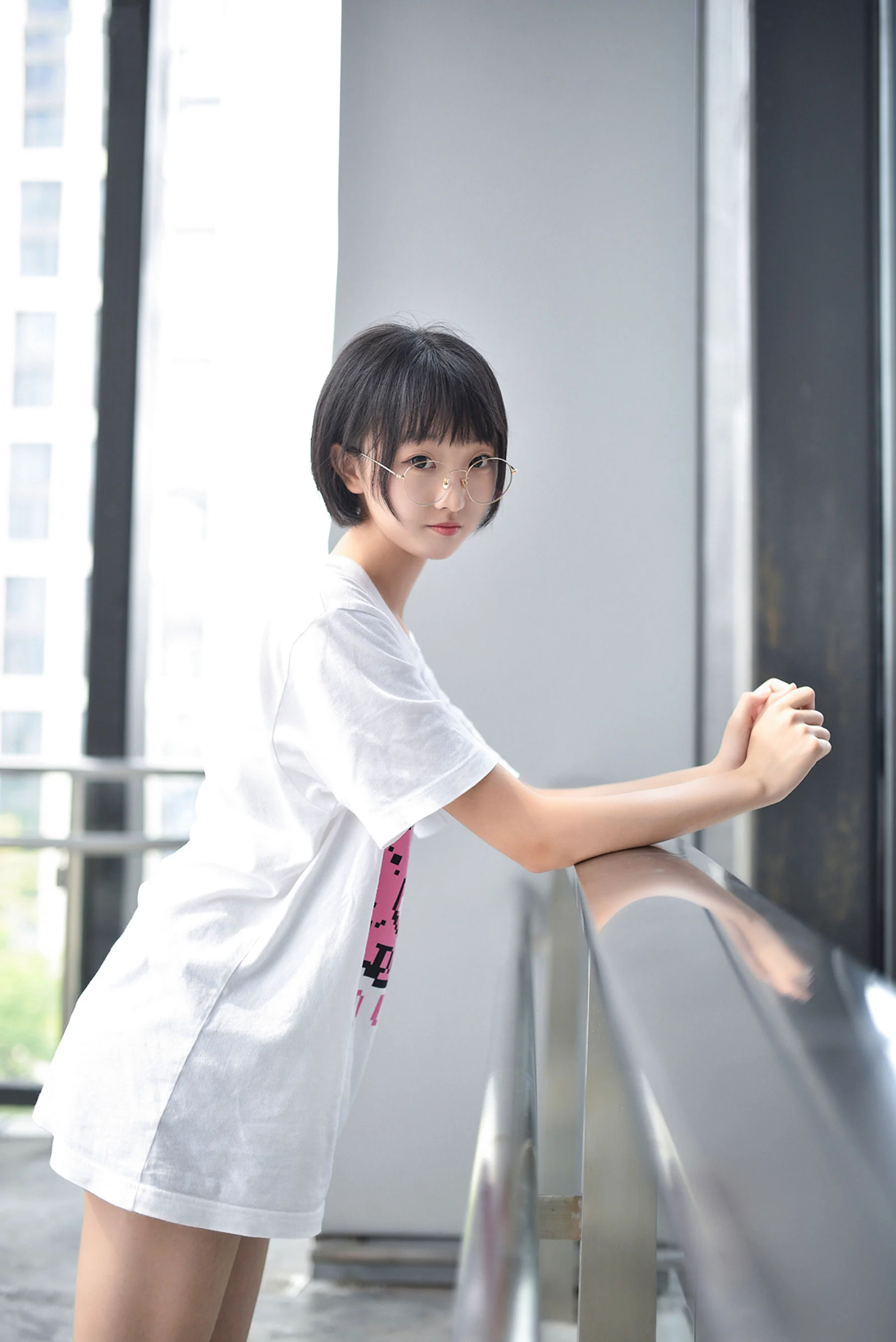 [风之领域] NO.100 眼镜妹妹超短牛仔美腿 写真集 - 爱照片