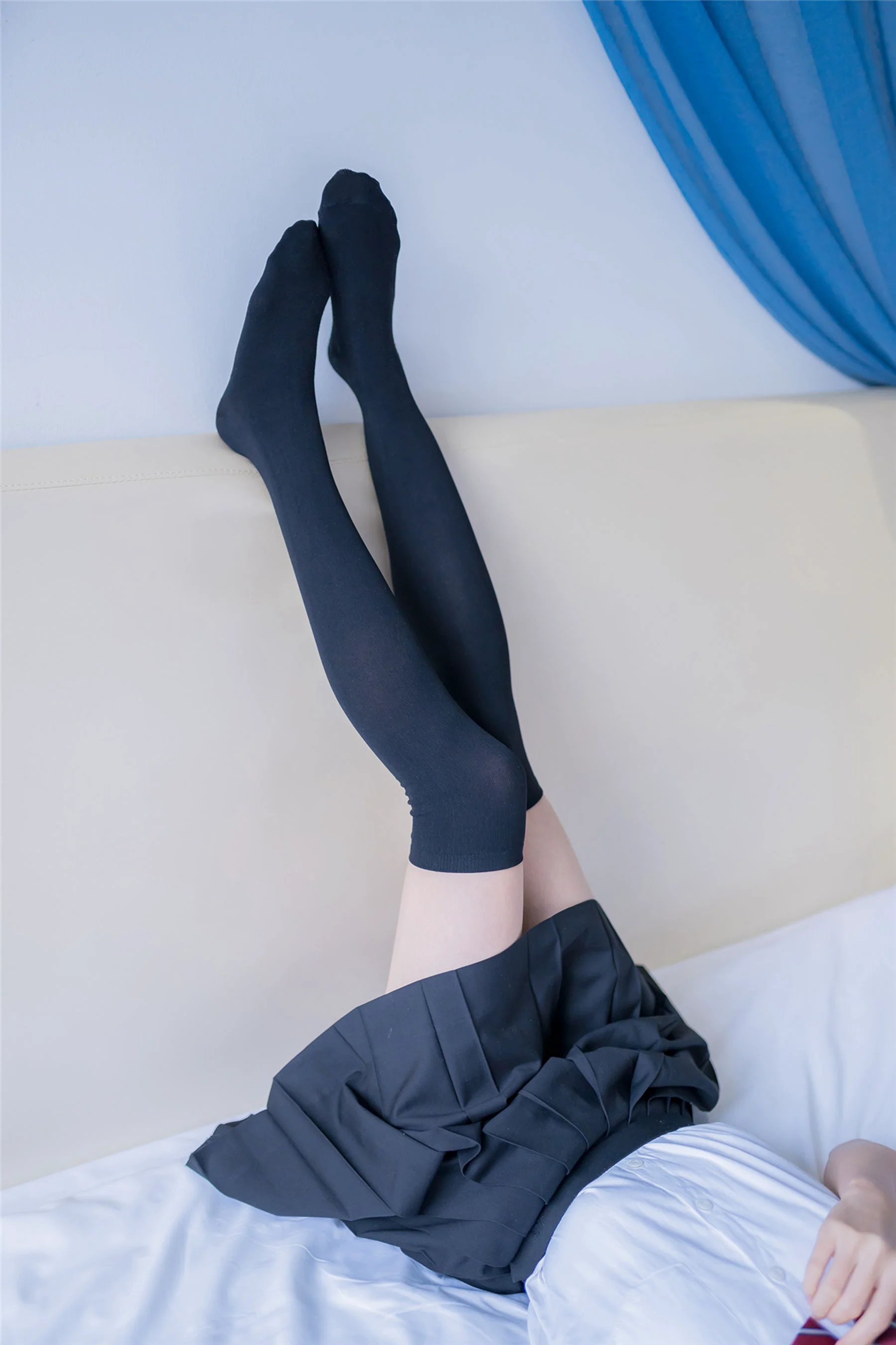 [风之领域] NO.148 JK黑丝裙子有点短 写真集 - 爱照片