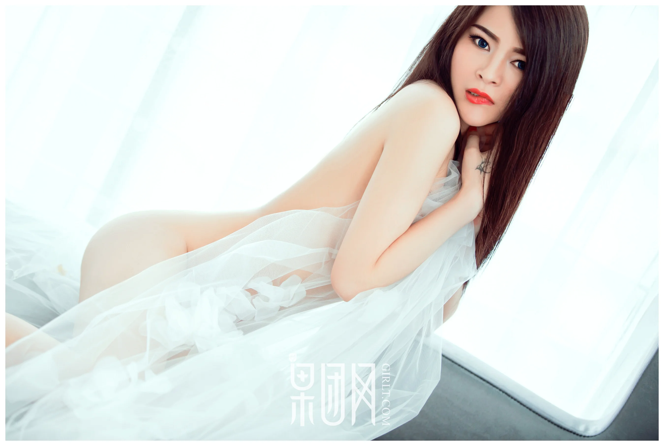 [GIRLT果团网] 投稿作品 TG001 全裸清纯尤物 - 爱照片