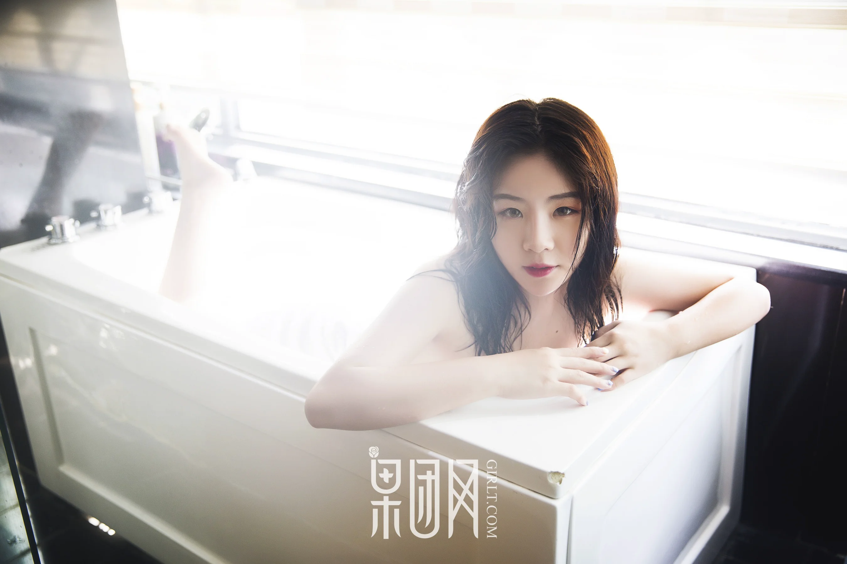 [GIRLT果团网] 投稿作品 TG028 清纯佳人 浴室静卧 - 爱照片