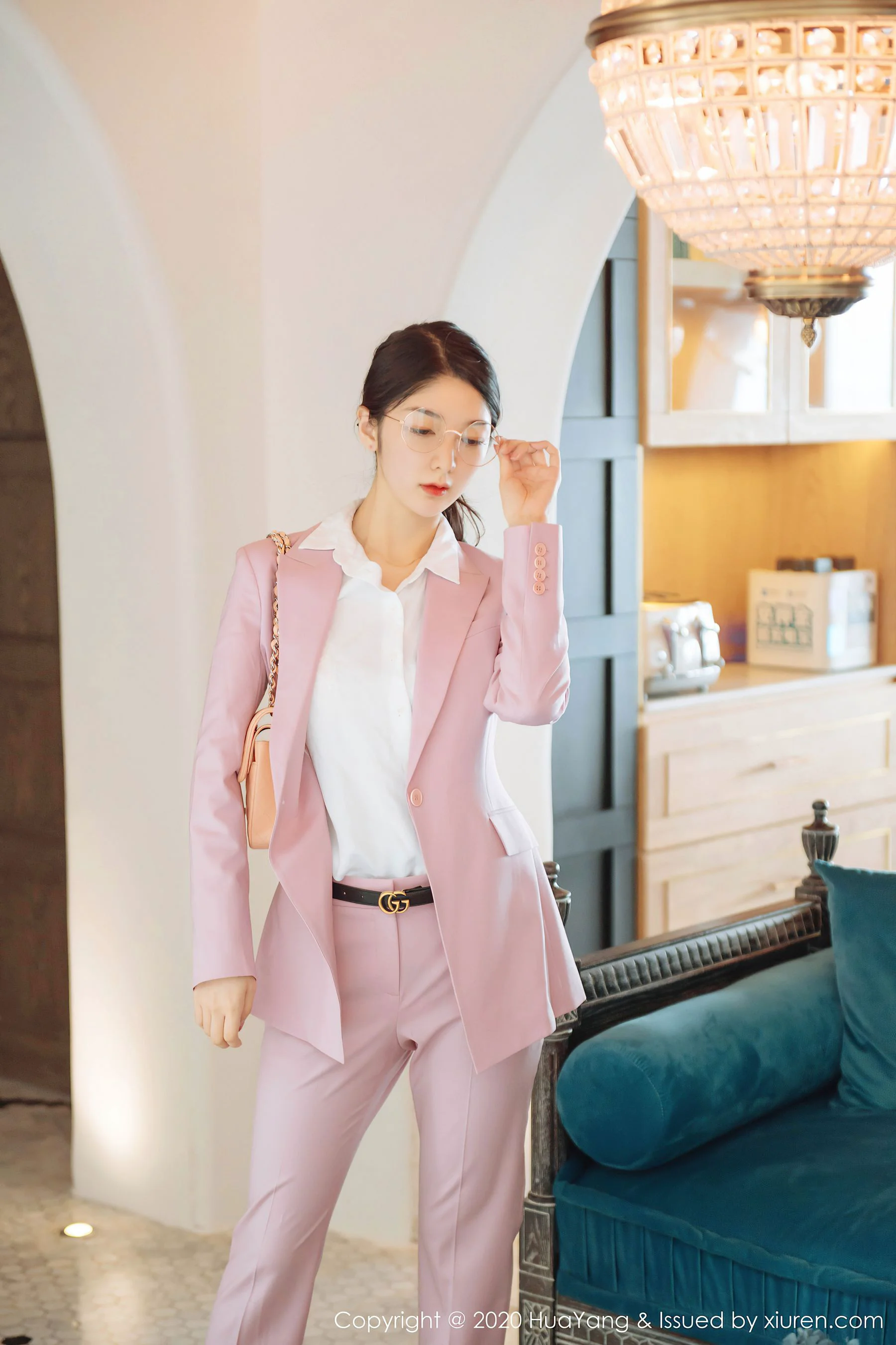 [花漾HuaYang] Vol.255 Angela小热巴 – 粉红西装+蕾丝内衣+黑丝 - 爱照片
