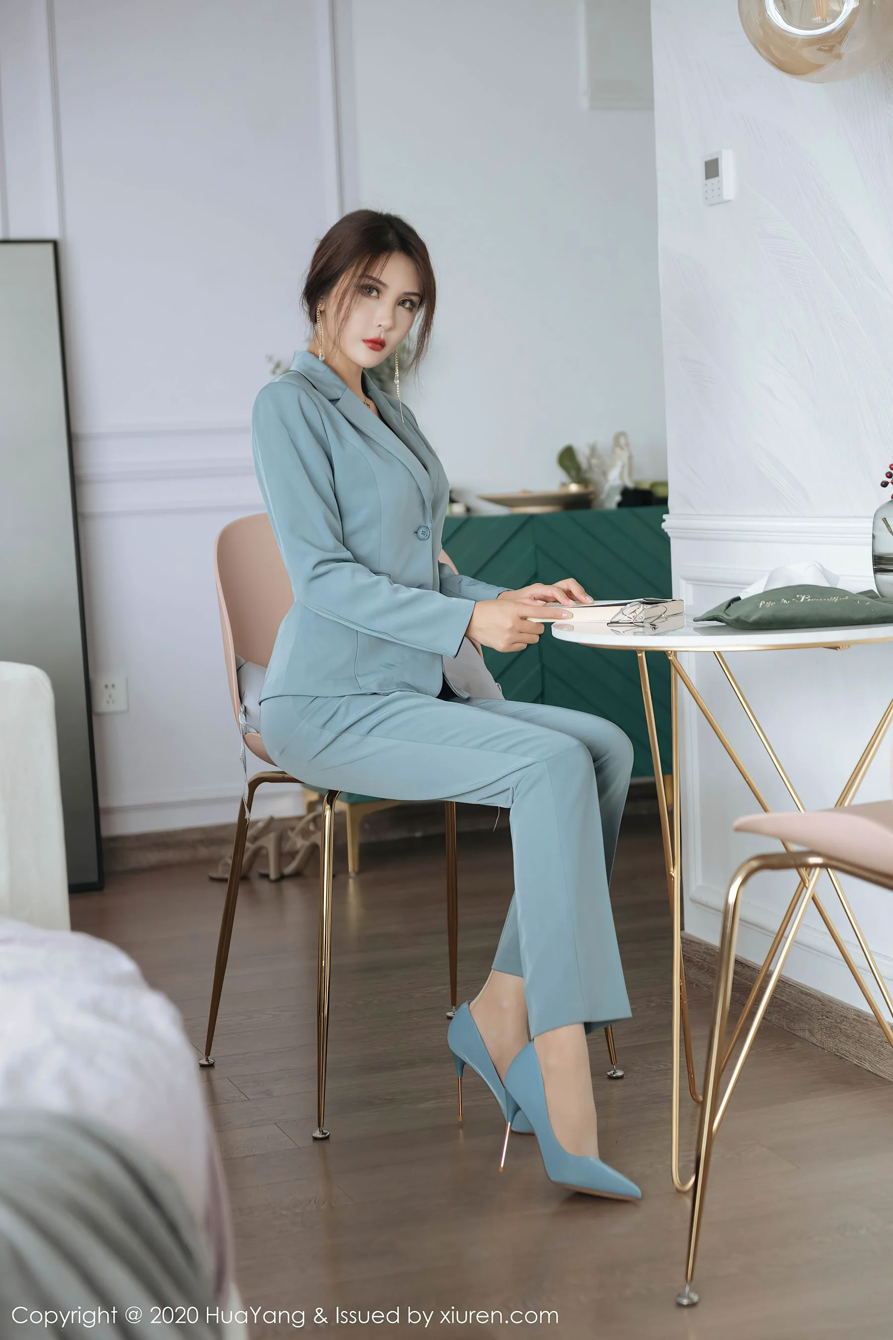 [花漾HuaYang] Vol.295 Emily顾奈奈 – 职场西服系列 - 爱照片