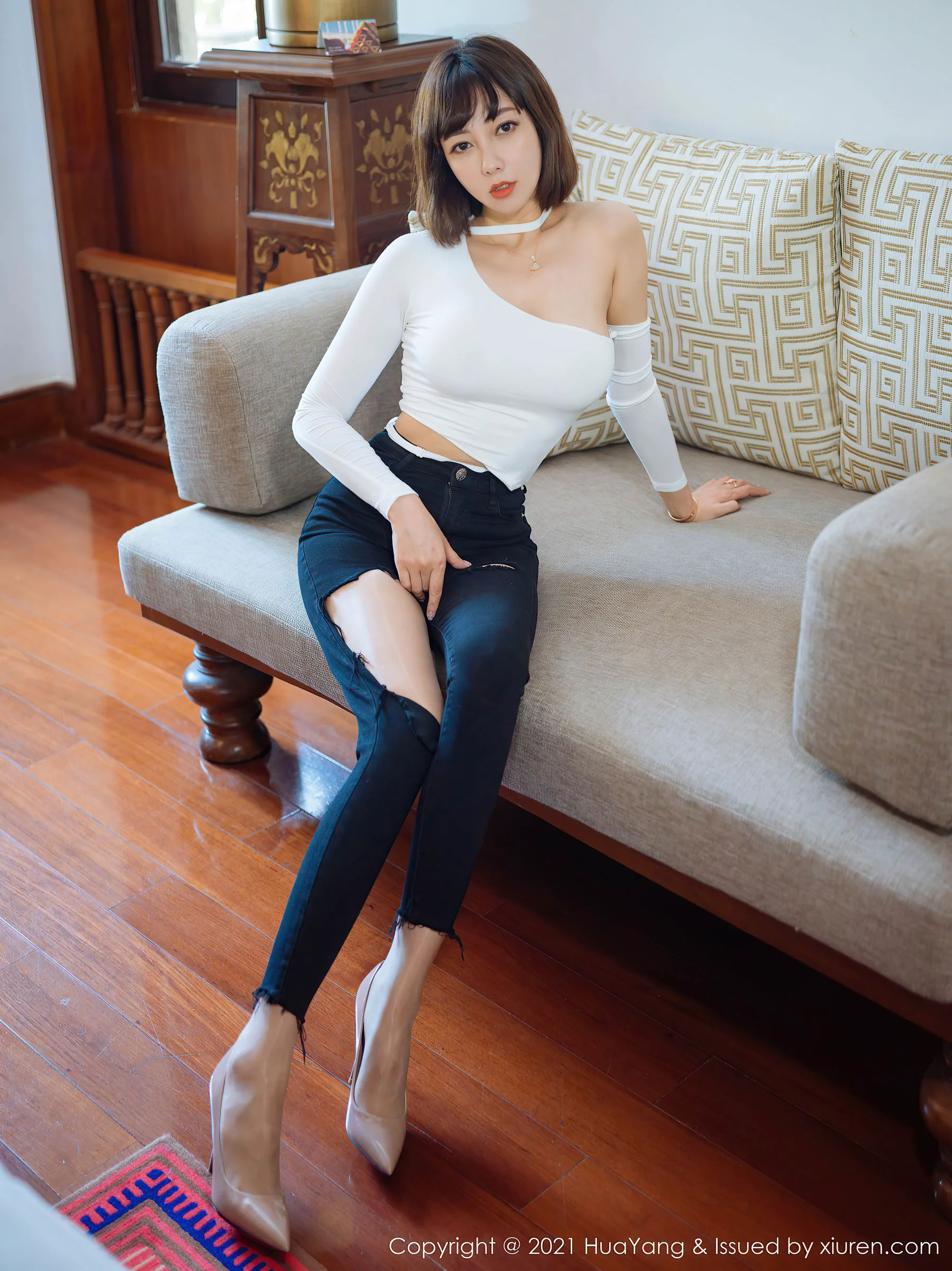 [花漾HuaYang] Vol.414 果儿Victoria – 破洞牛仔裤与朦胧丝袜 - 爱照片