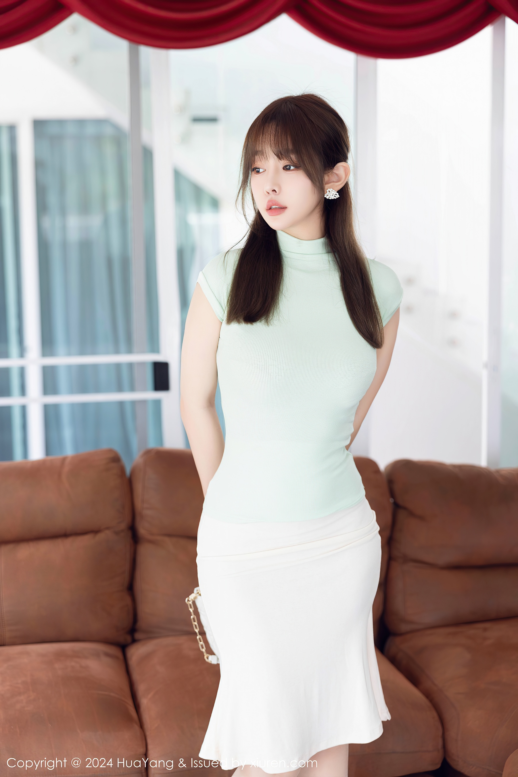 [HuaYang花漾] VOL.565 王雨纯 短裙美臀 - 爱照片