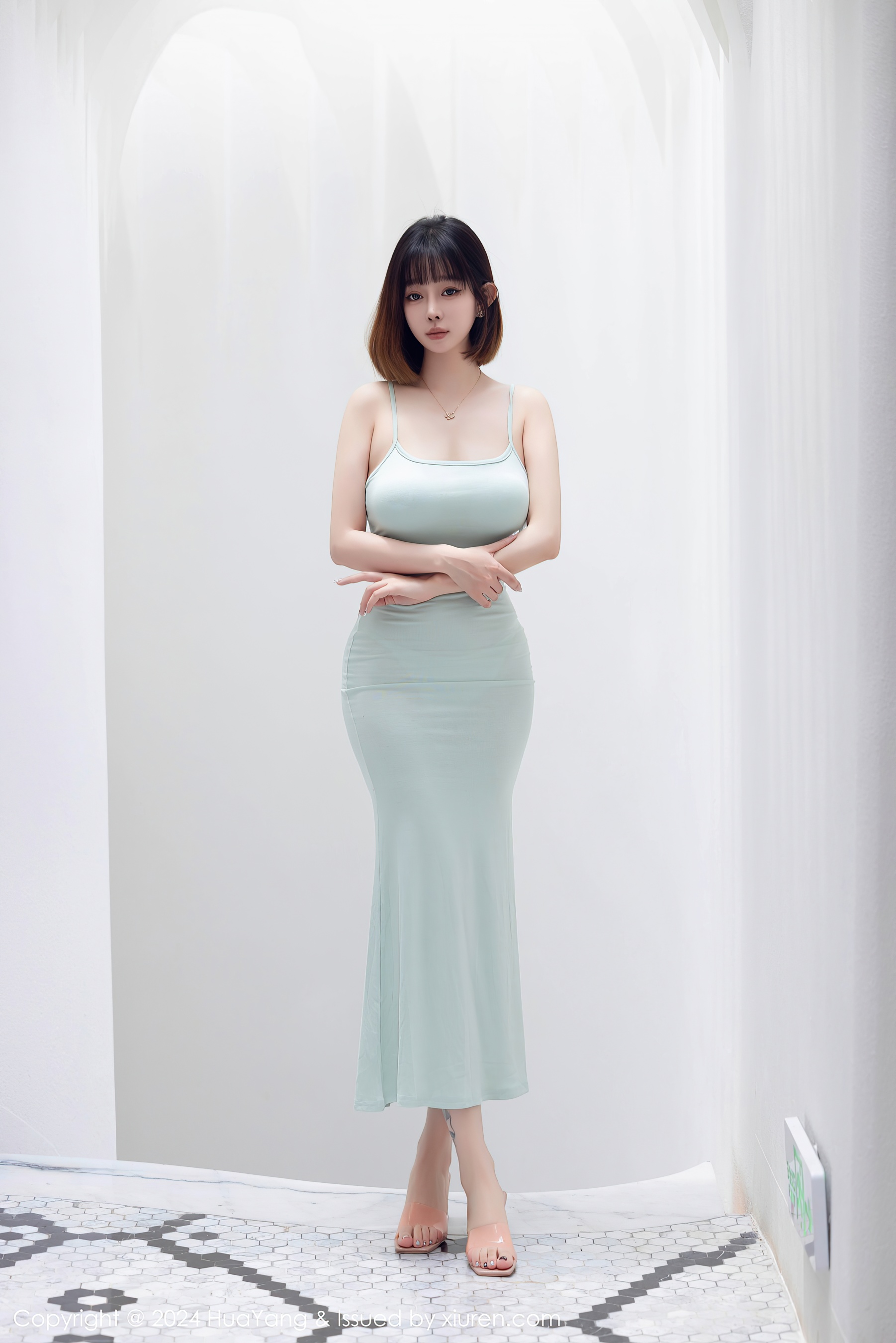 [HuaYang花漾] VOL.586 王雨纯 长裙美腿 - 爱照片