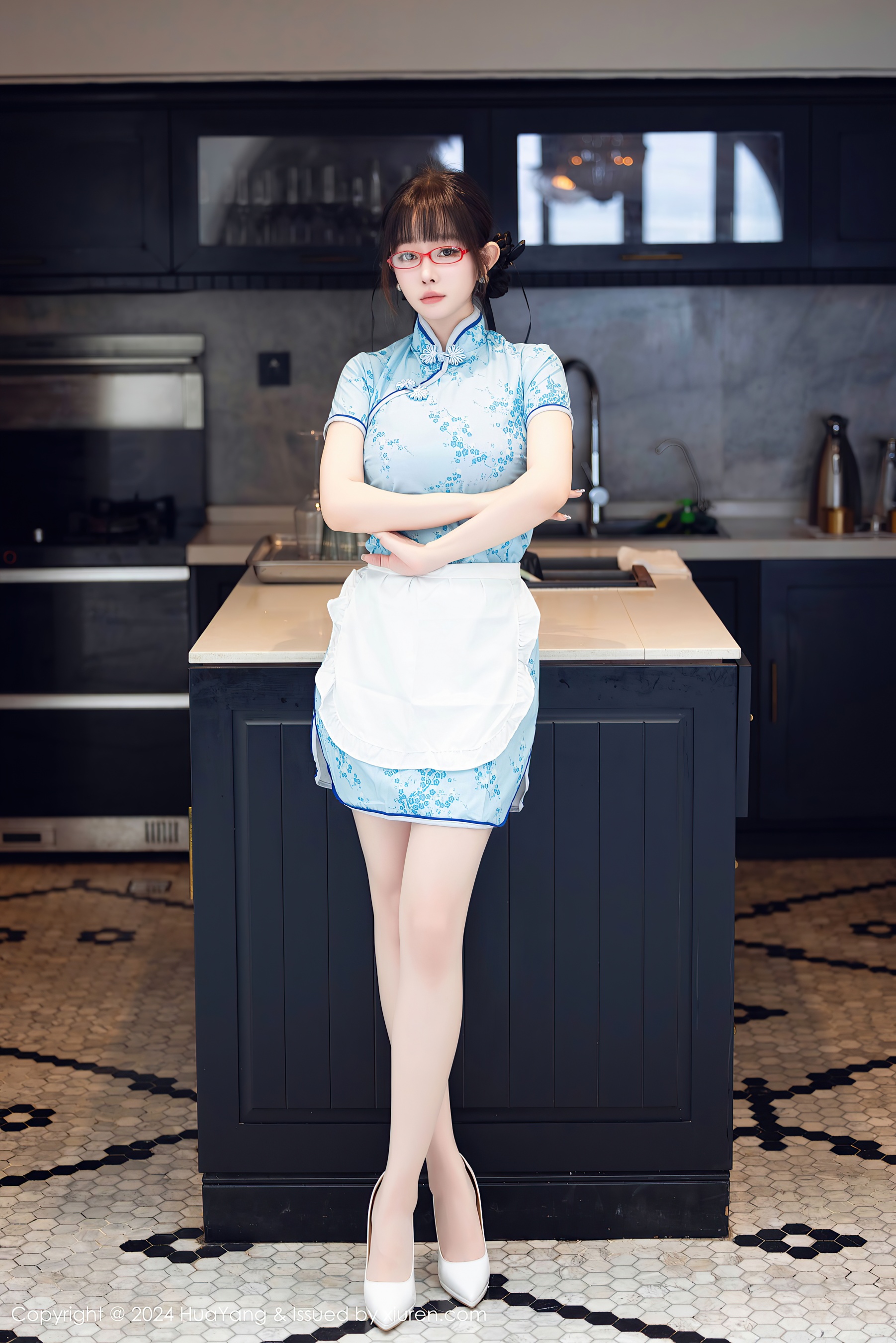 [HuaYang花漾] VOL.593 王雨纯 丝袜美腿 - 爱照片