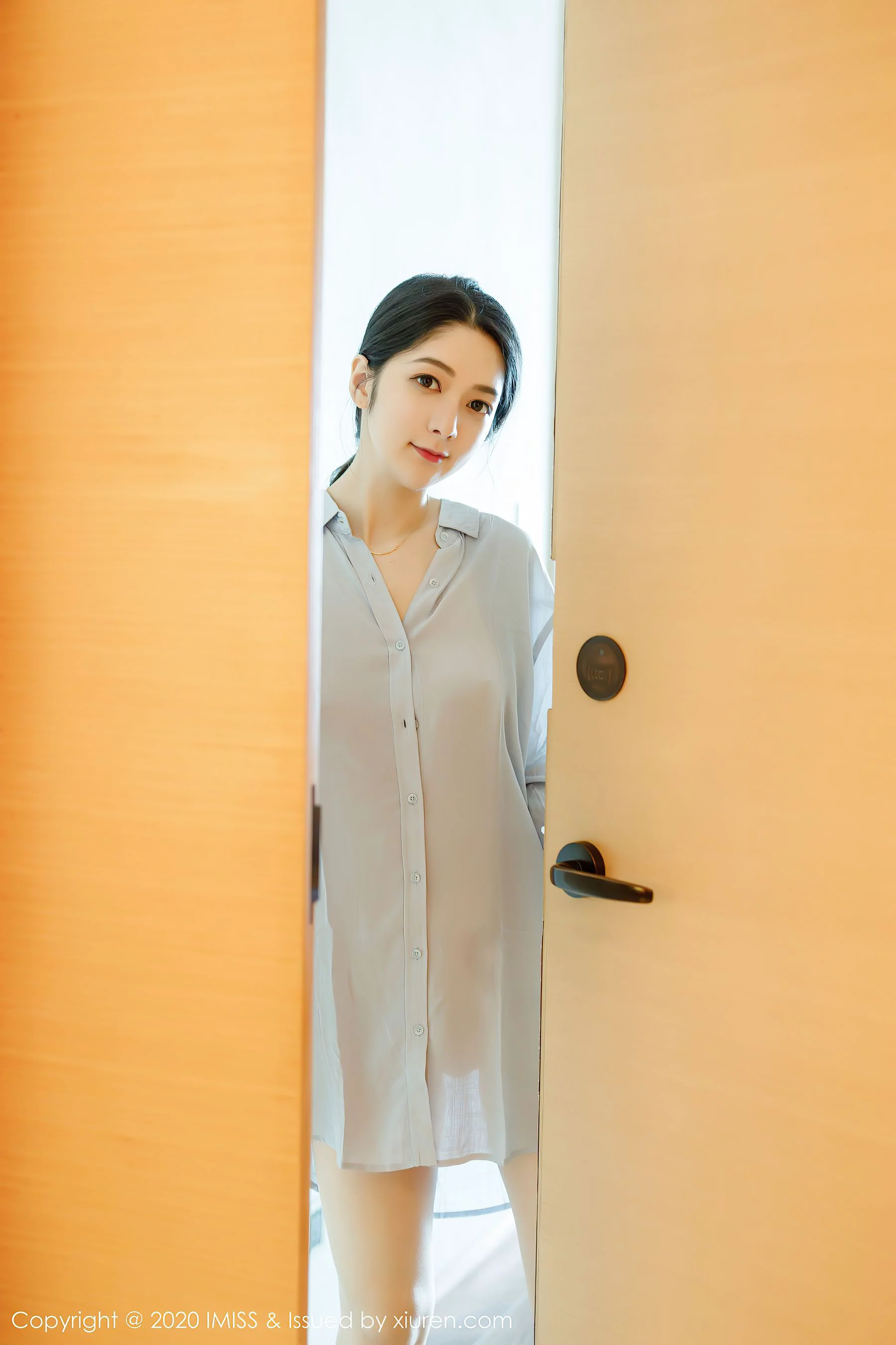 [爱蜜社IMiss] Vol.499 Angela小热巴 – 剧情镜头下的女友视觉系列 - 爱照片