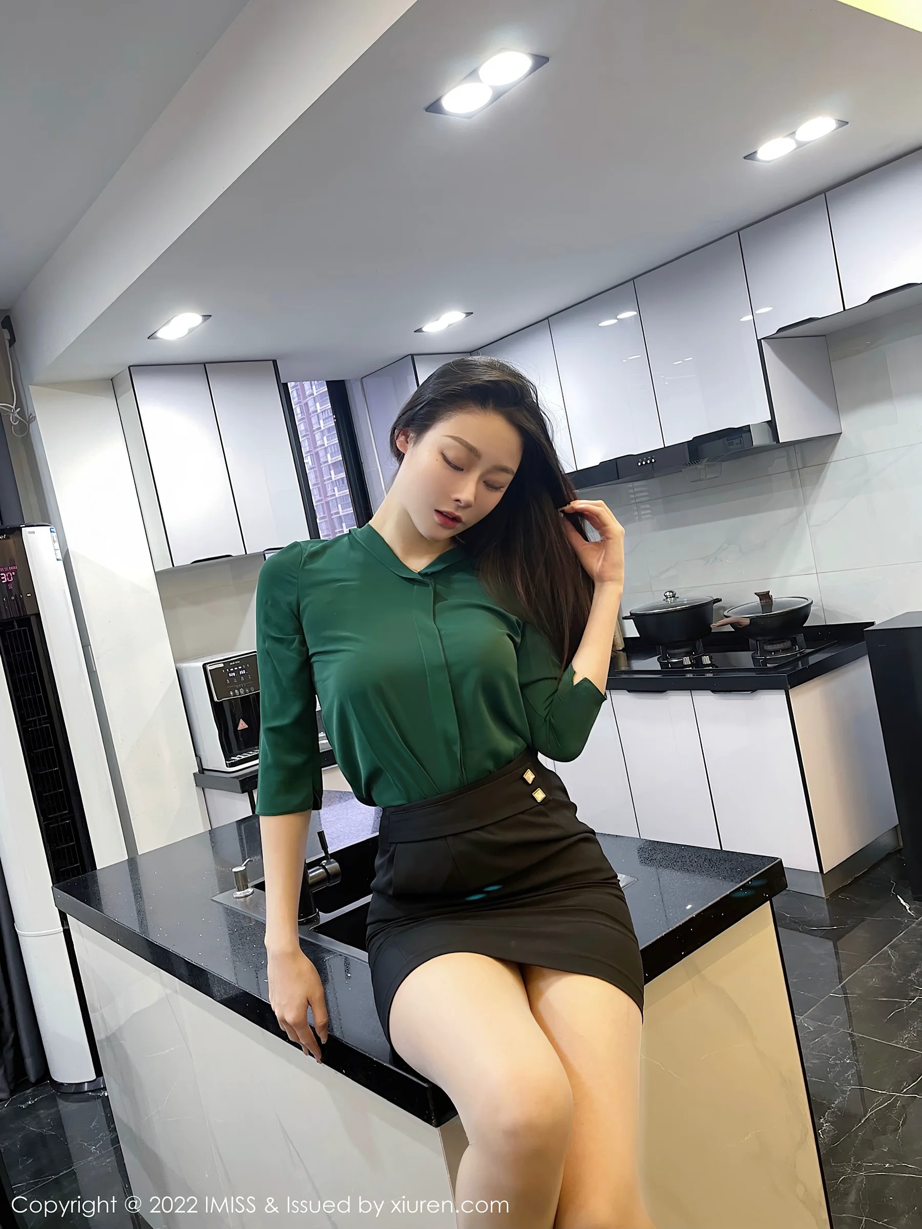 [IMISS爱蜜社] VOL.662 逗逗doudou 性感美腿高跟丽人 - 爱照片