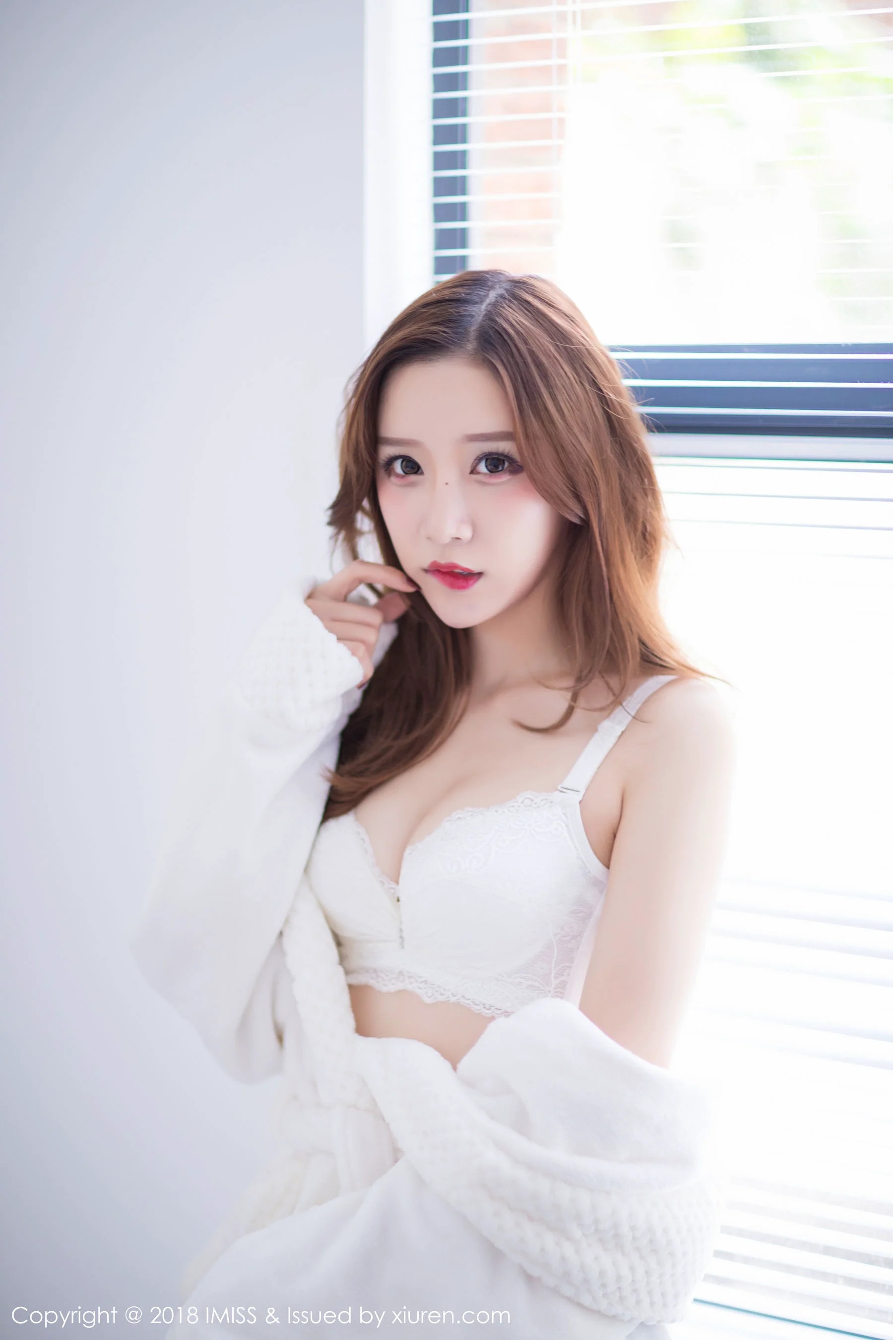 模特小琳《甜美新人》 [爱蜜社IMiss] Vol.233 写真集 - 爱照片