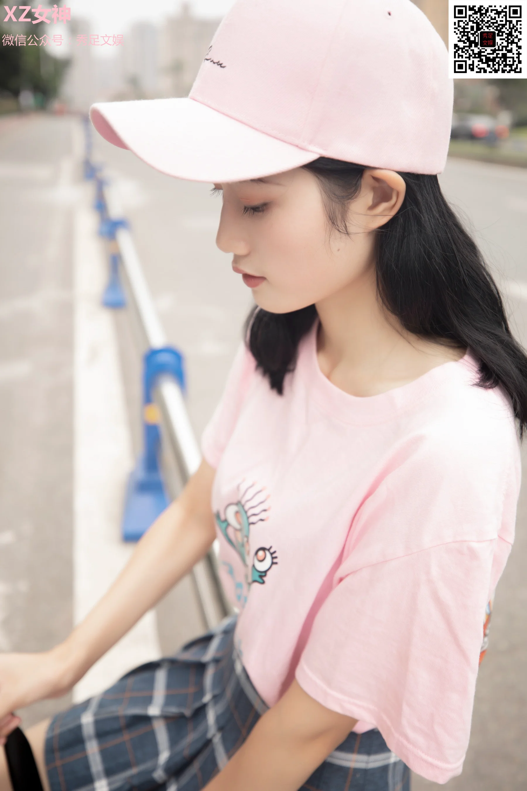 [街拍丝足] NO.006 青春无敌的百褶裙少女 - 爱照片