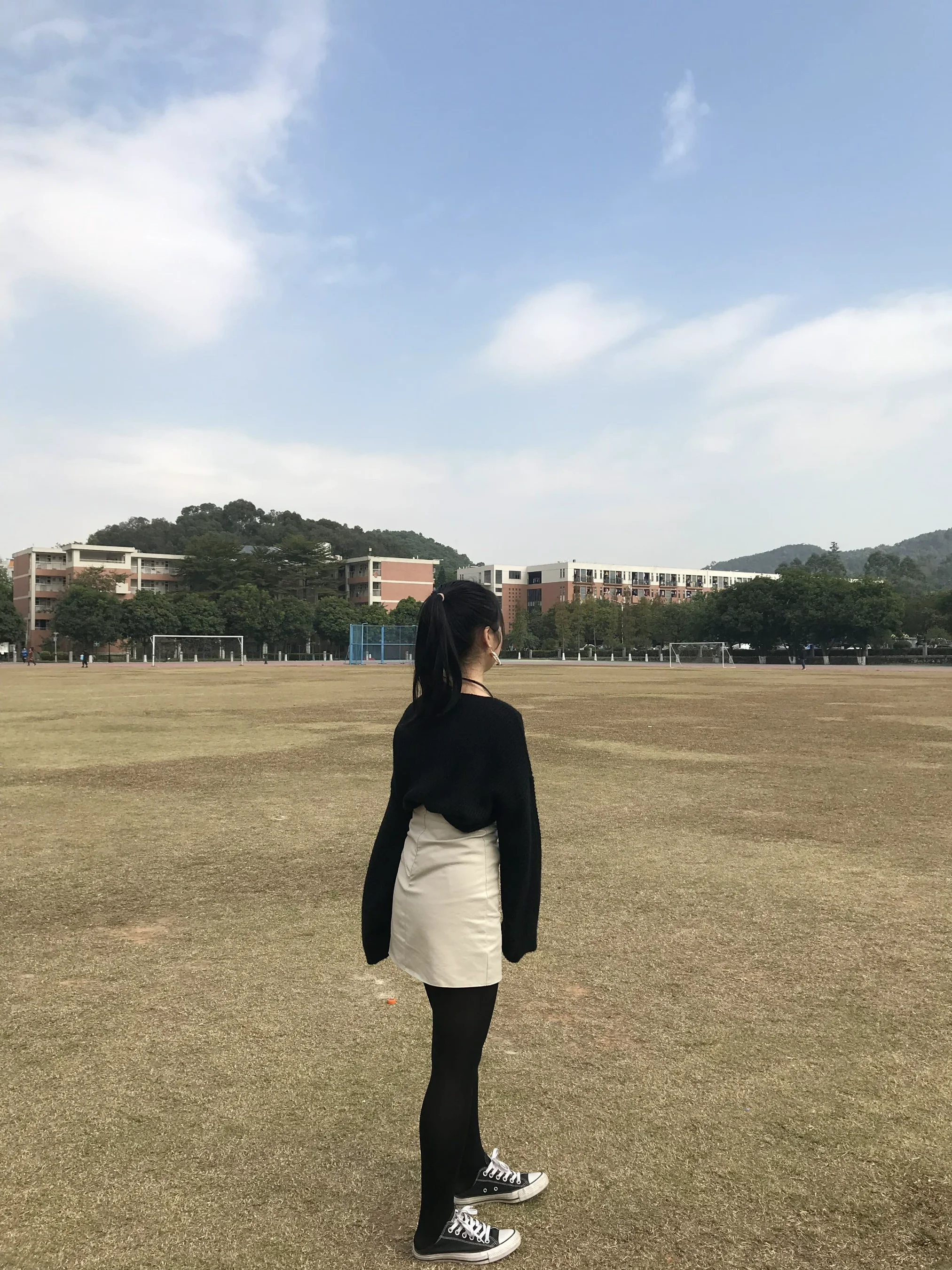 [街拍丝足] NO.007 操场散拍合集 - 爱照片