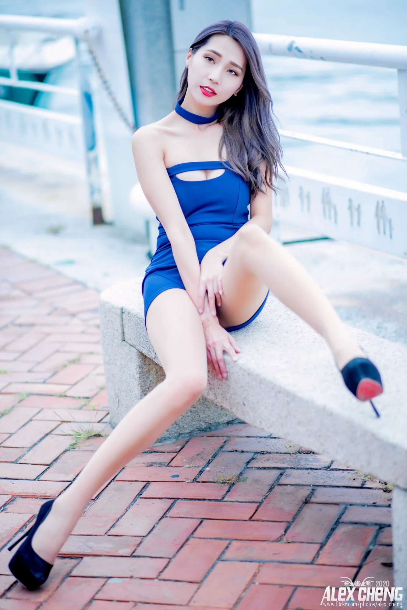[街拍丝足] NO.023 長腿美模Anita 竹萱 性感外拍 - 爱照片