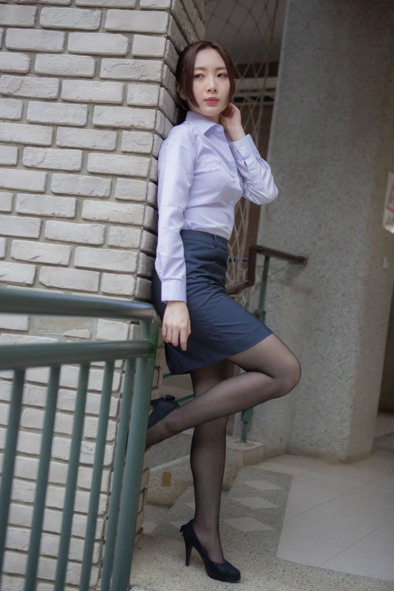 [街拍丝足] NO.164 林华 OL制服 高跟美腿外 - 爱照片