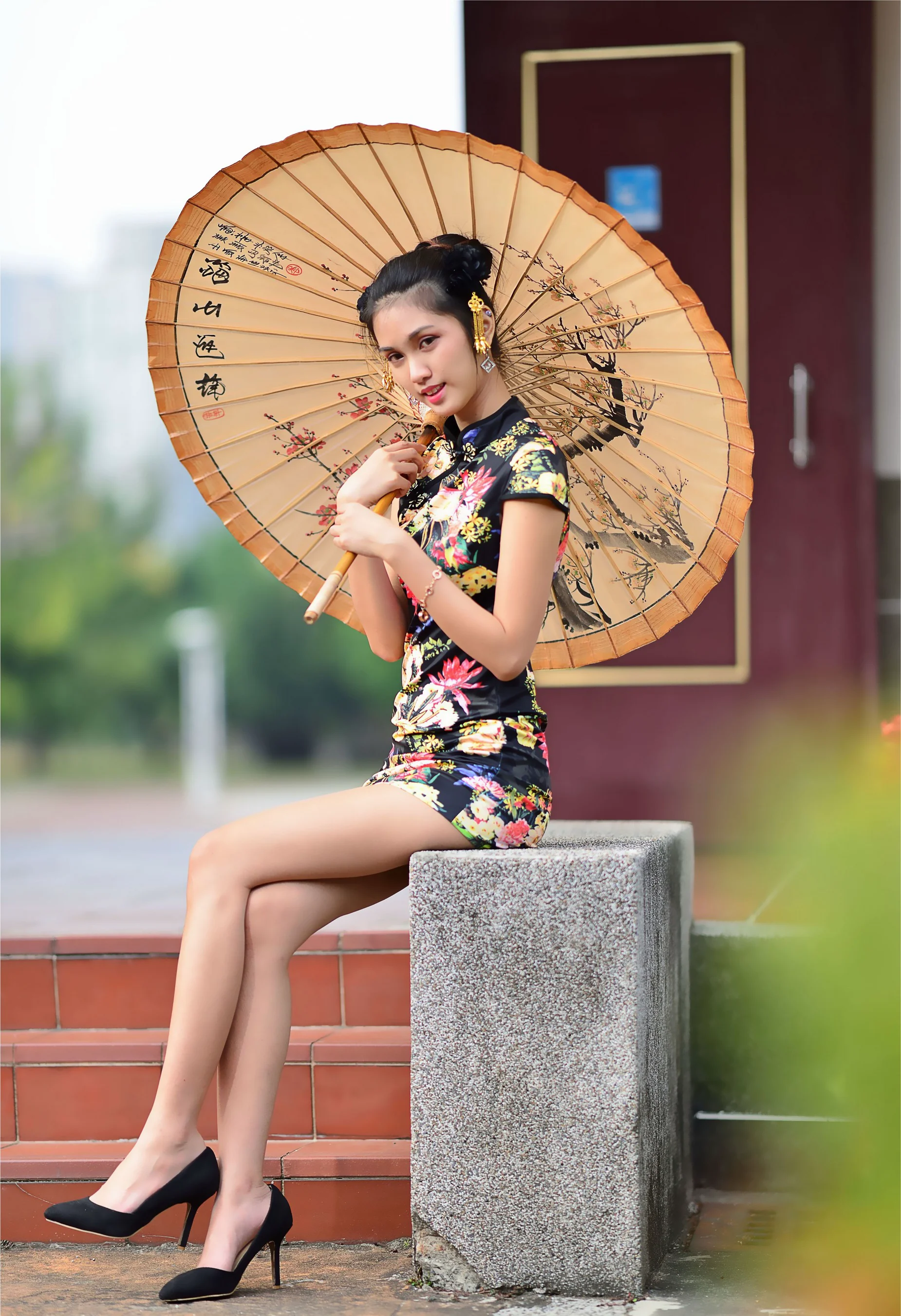 [街拍丝足] NO.191 陈濛欣 短旗袍高跟美腿 - 爱照片