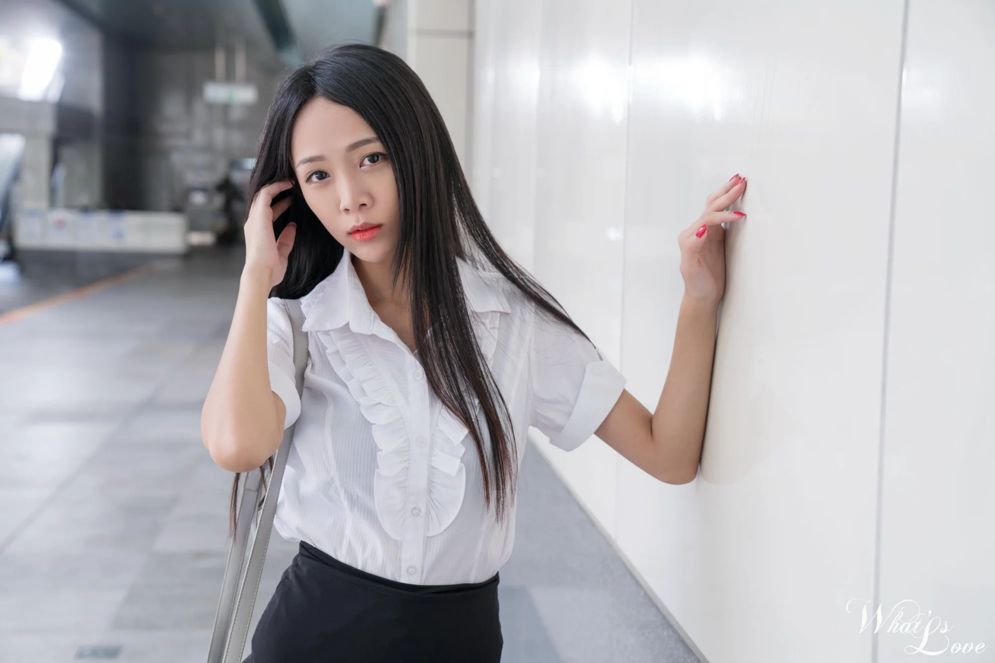 [街拍丝足] NO.218 施绍婷 OL 丝袜高跟美腿外拍 - 爱照片