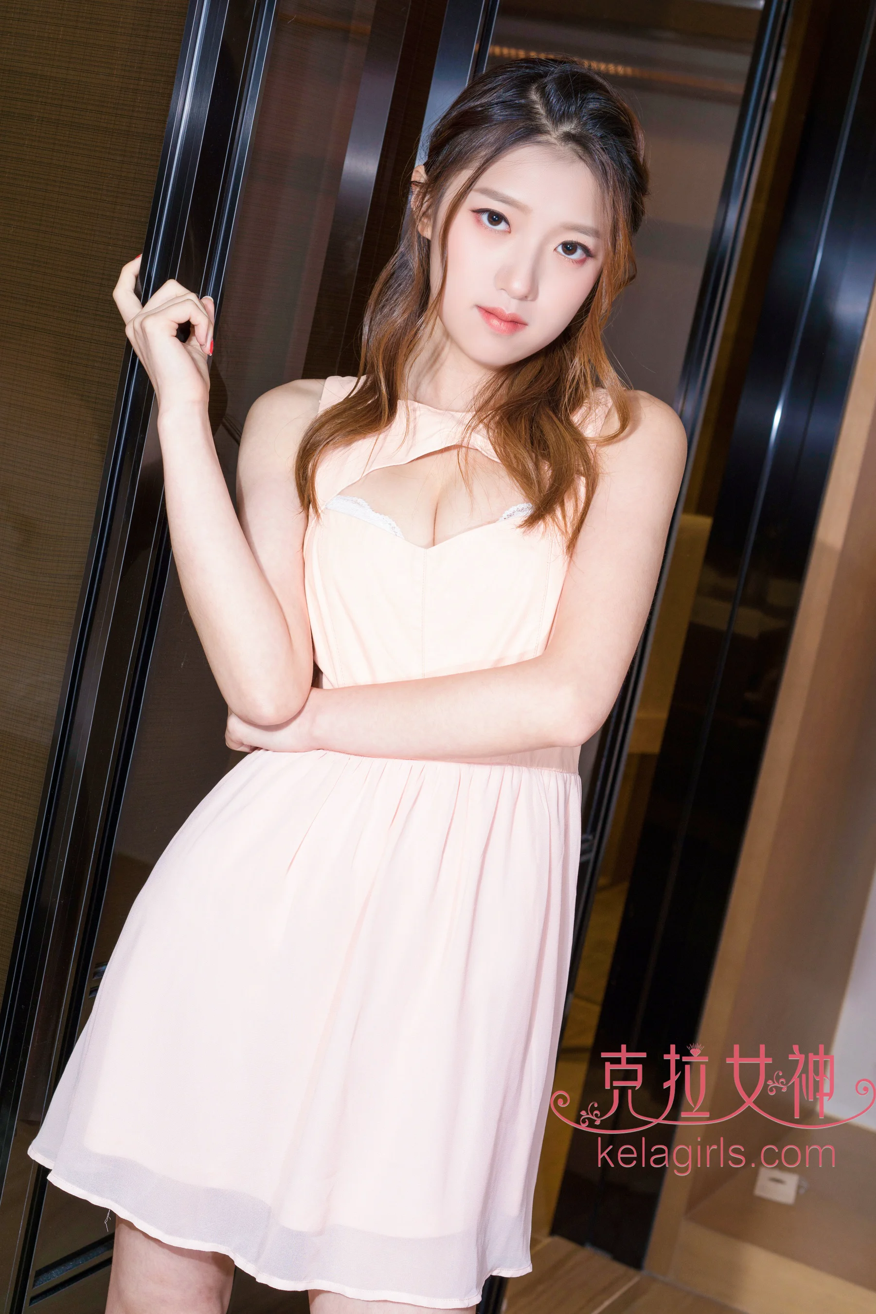 [KeLaGirls克拉女神] 宽衣解带 小芹 - 爱照片