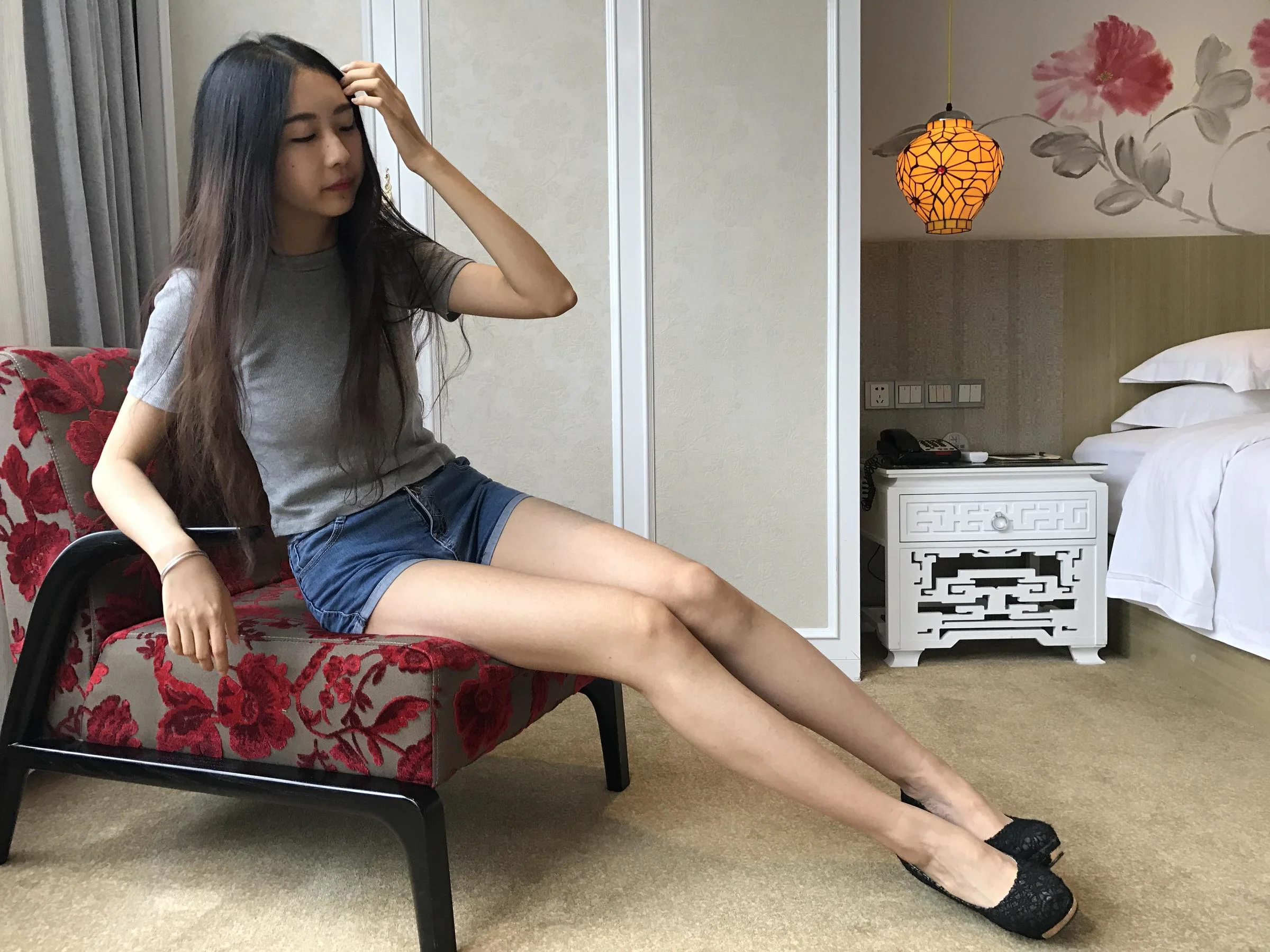 [山茶摄影LSS] NO.061 气质.裸足 写真套图 - 爱照片