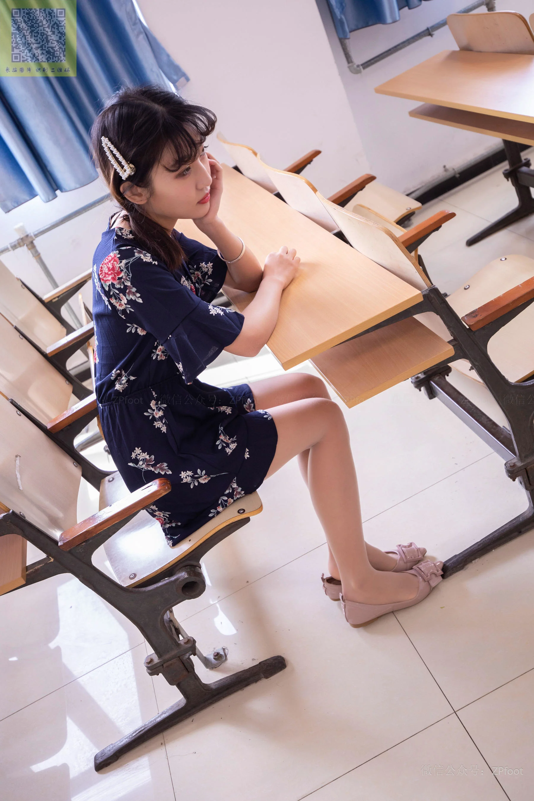[山茶摄影LSS] NO.087 小雪 – 教室碎花裙 写真套图 - 爱照片