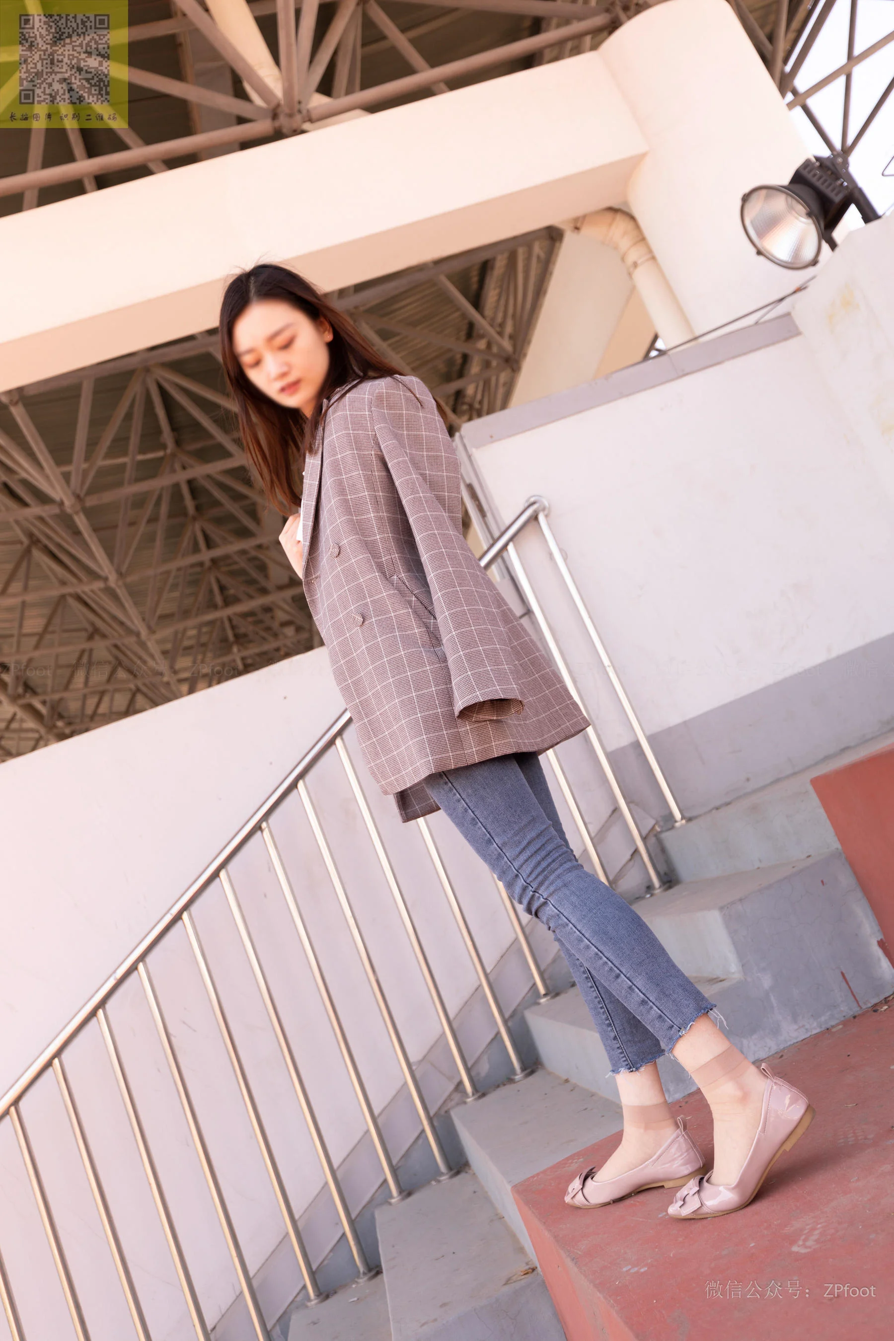 [山茶摄影LSS] NO.090 Baby的操场短丝 写真套图 - 爱照片