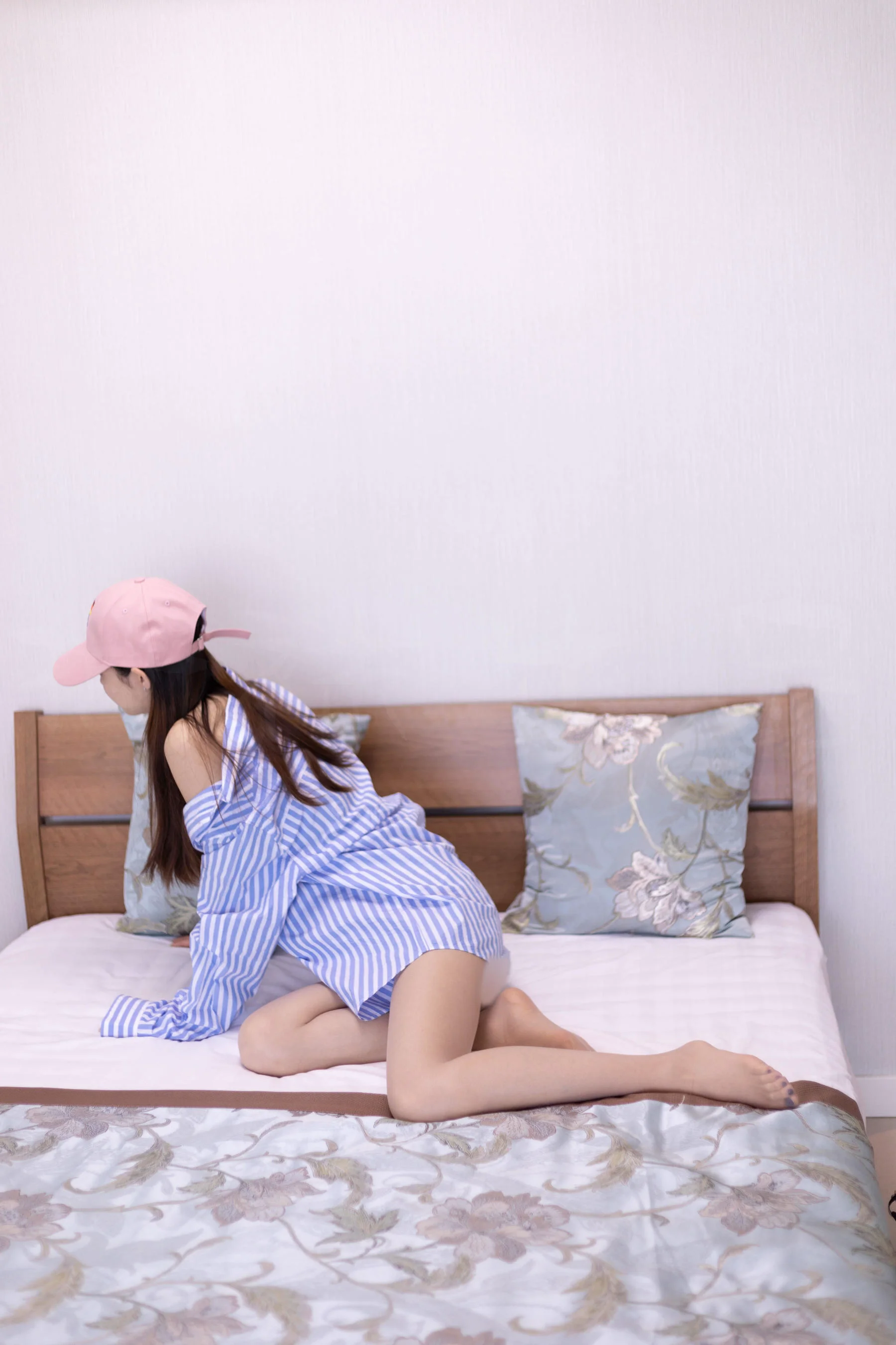 [山茶摄影LSS] NO.305 条纹居家肉丝 写真套图 - 爱照片