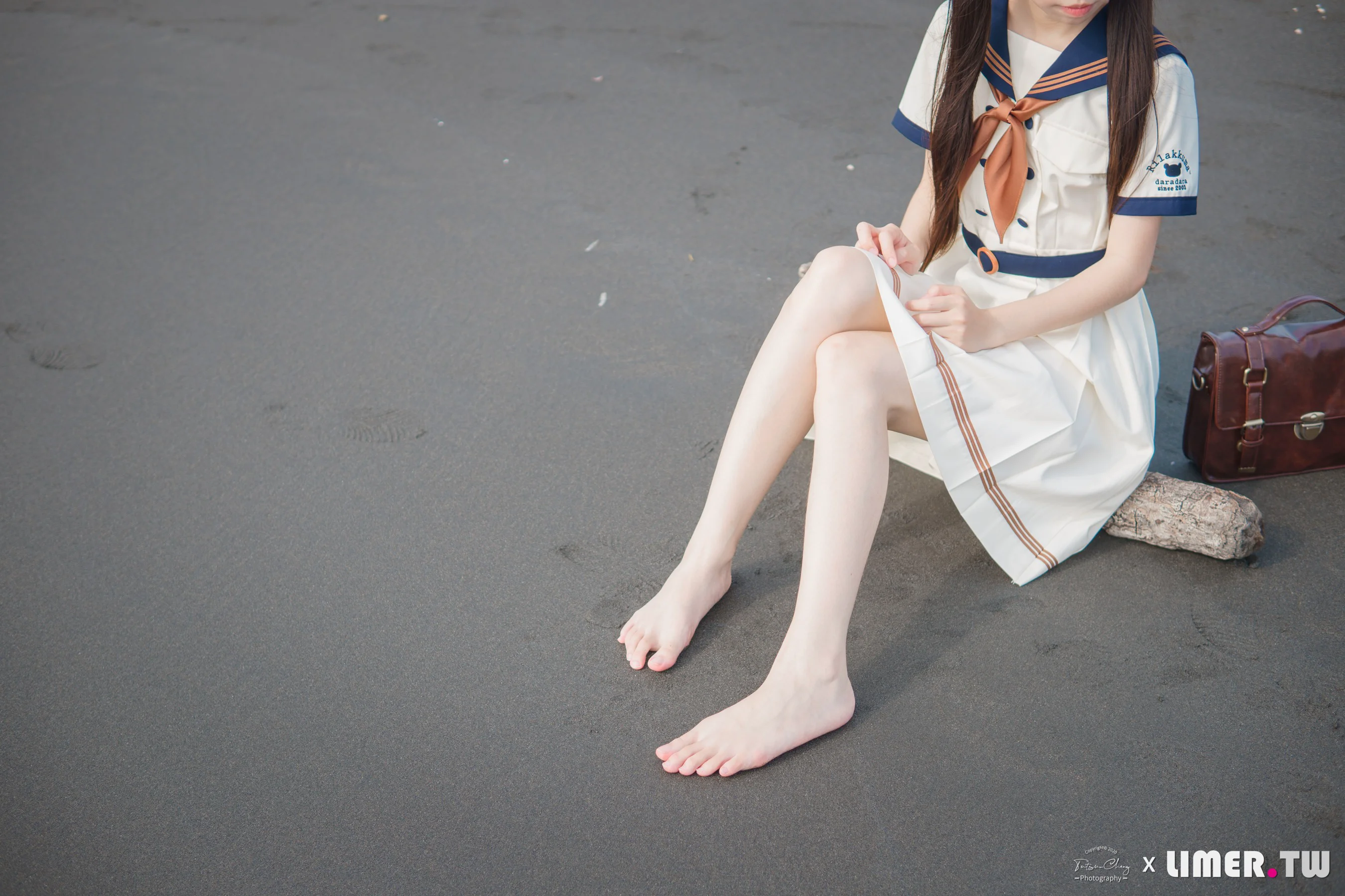 [Limerence] No.050 海蓝 白皙希腊脚 JK盛夏服海边戏水 - 爱照片