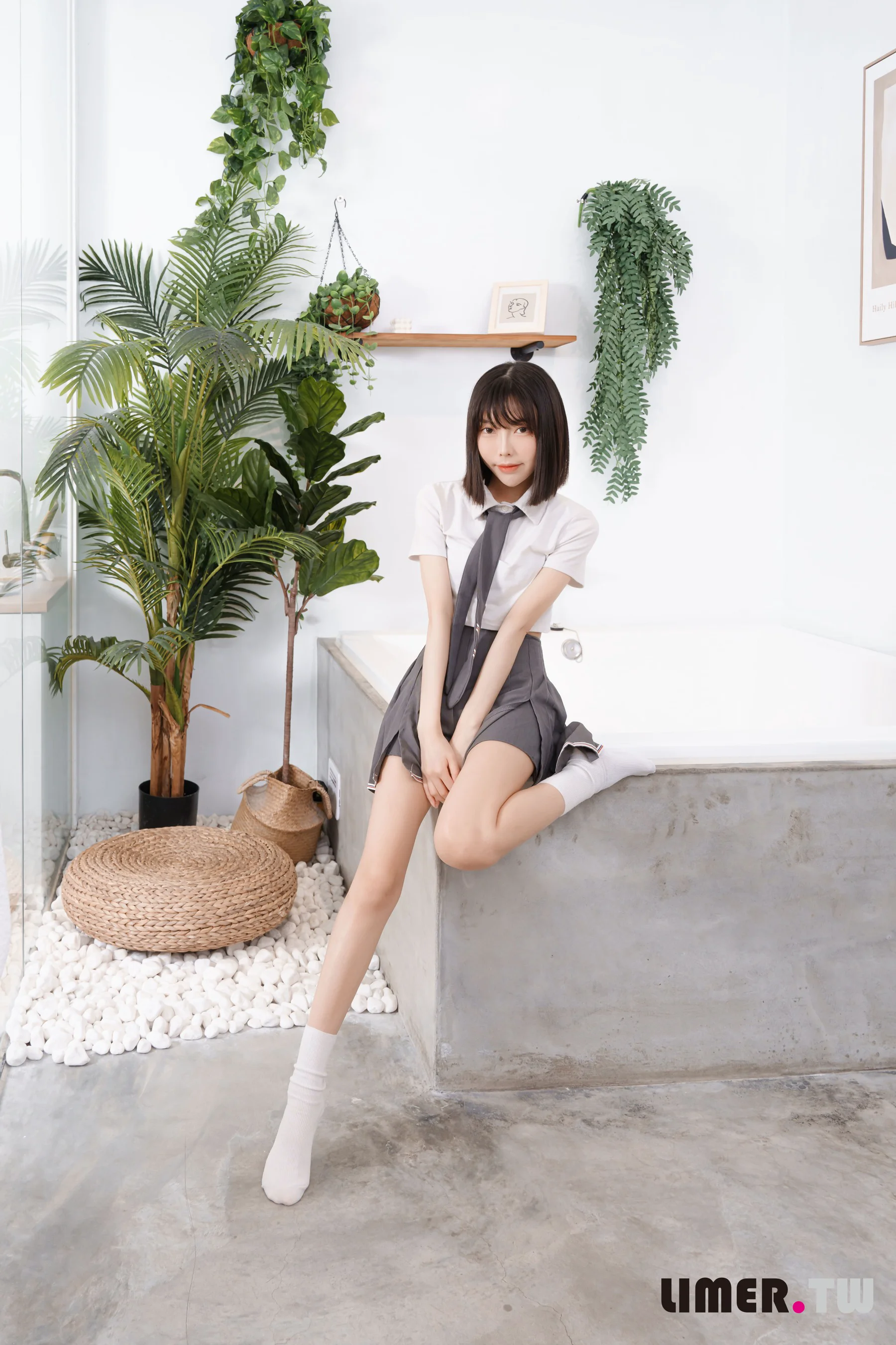 [Limerence] No.058 素人林莹 JK小隻馬の性感裸足 - 爱照片
