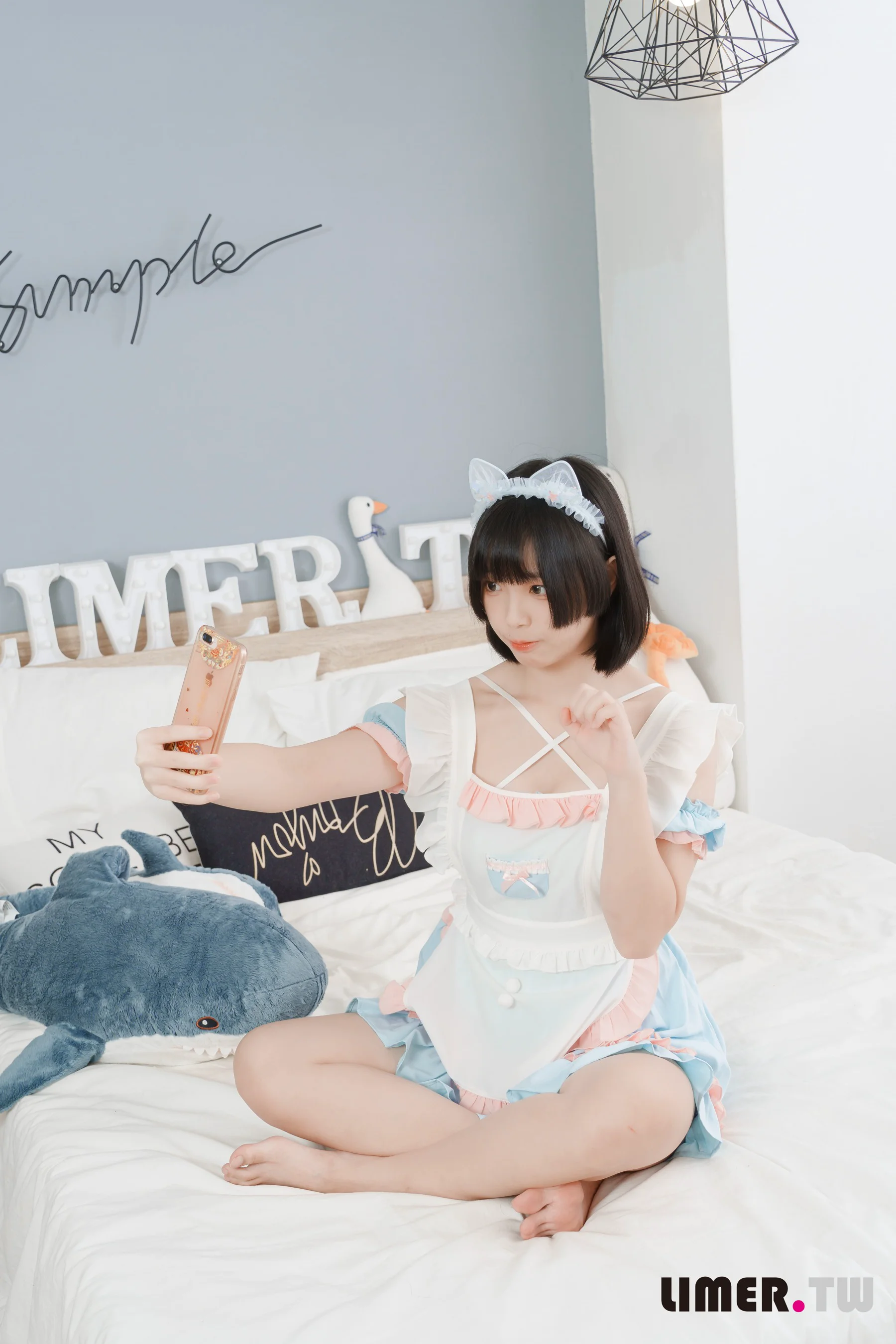 [Limerence] No.060 之之 女仆装扮柔嫩欧派与裸足 请主人享用 - 爱照片