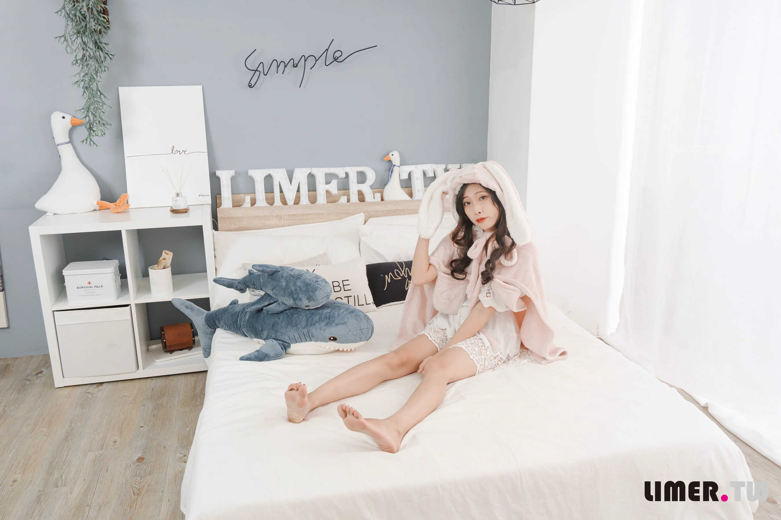 [Limerence] No.063 素人Yumi 变身可爱兔兔送裸足来拜年 - 爱照片