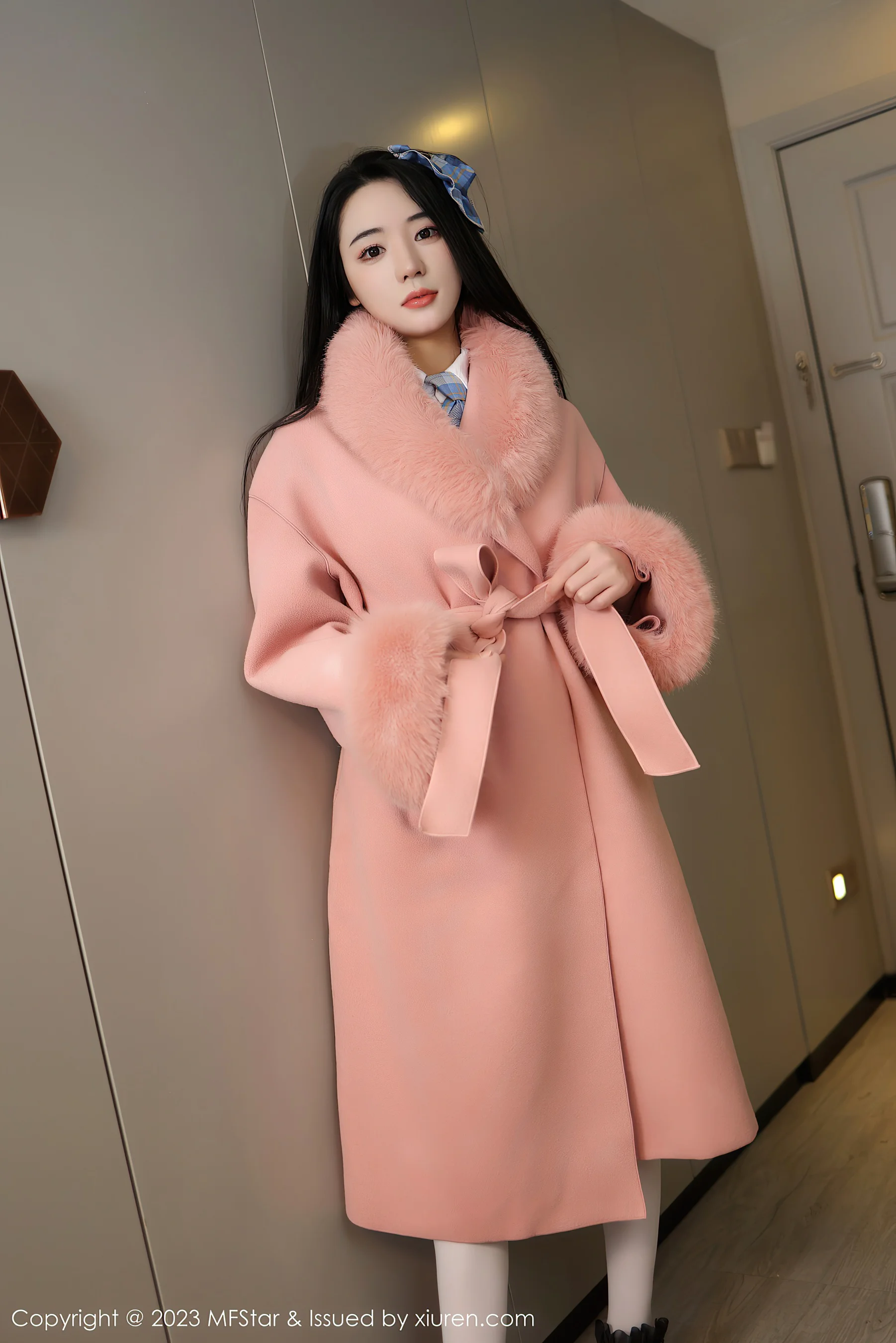 [MFStar模范学院] VOL.591 汐汐爱吃草莓 新人美腿 - 爱照片