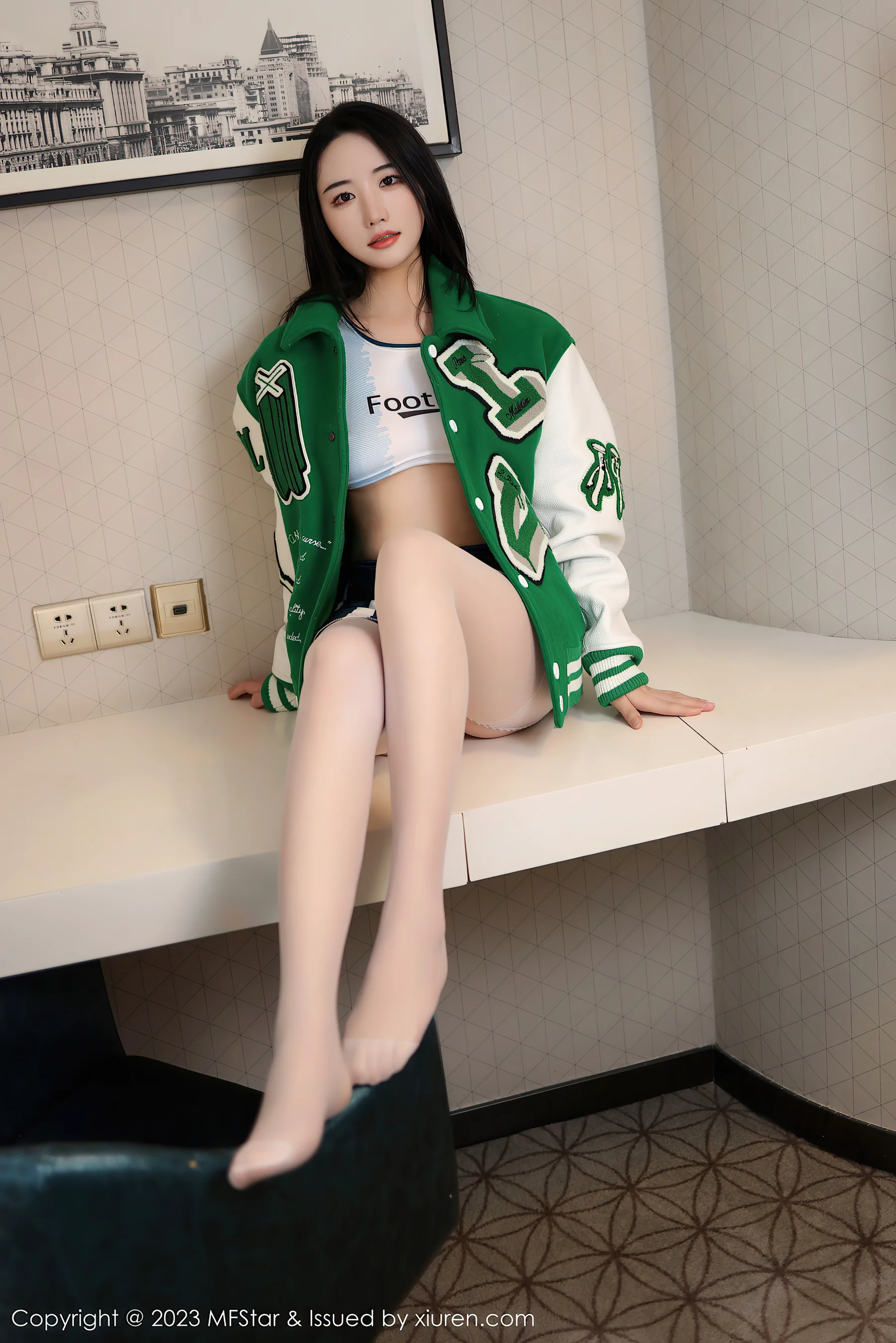[MFStar模范学院] VOL.602 汐汐爱吃草莓 丝袜美臀 - 爱照片