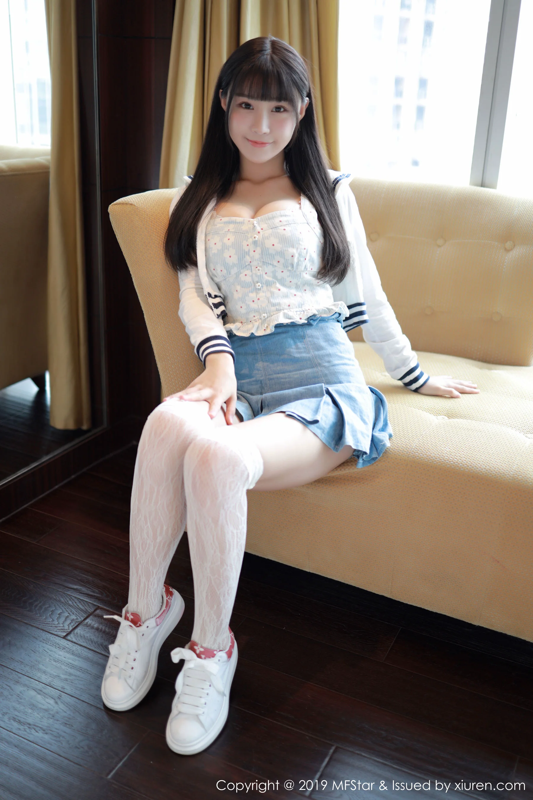 Flower朱可儿《短裙+蕾丝袜》 [模范学院MFStar] Vol.233 写真集 - 爱照片