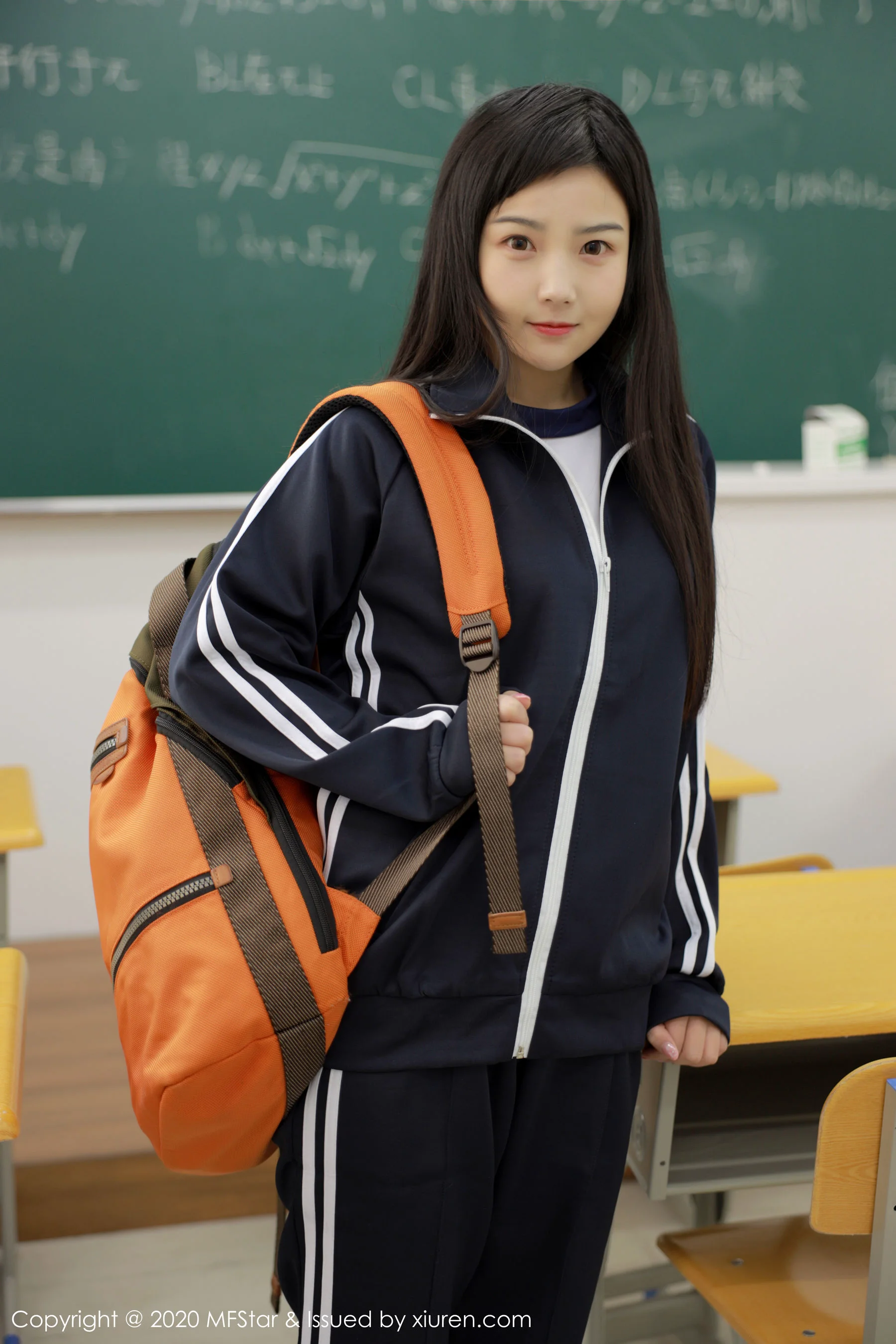 徐微微mia《教室上演学生制服诱惑》 [模范学院MFStar] Vol.273 写真集 - 爱照片