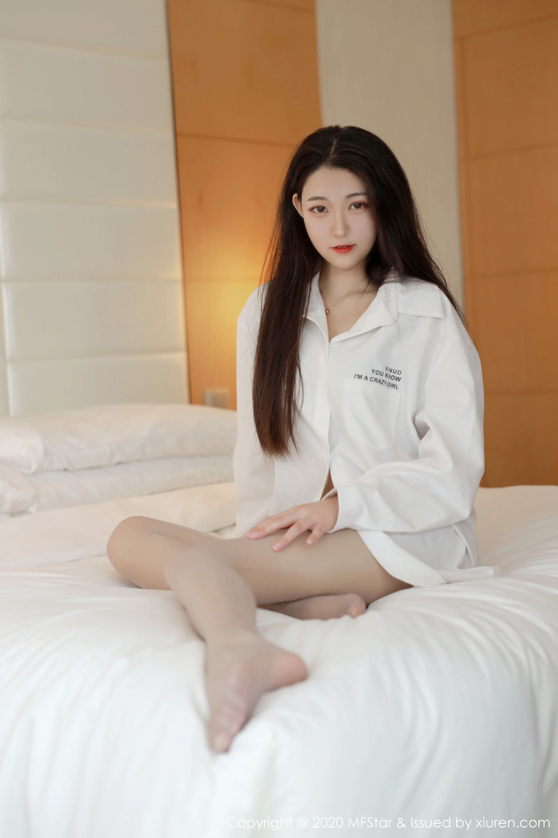 [模范学院MFStar] Vol.321 Laura张小妮 《，笑起来特有感觉的妹子》 写真集 - 爱照片