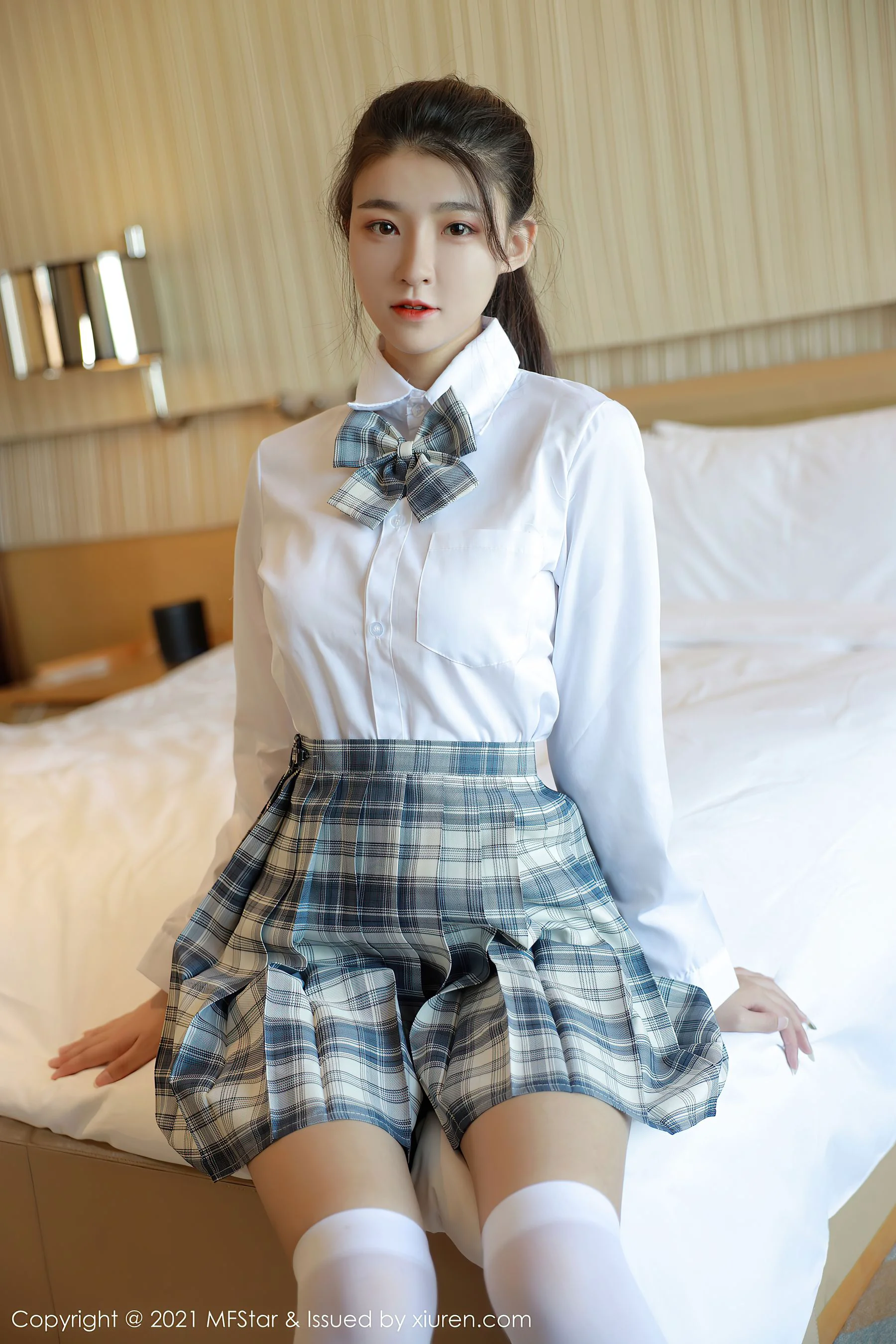 [模范学院MFStar] Vol.448 Laura苏雨彤 – 清纯动人的格子JK制服 - 爱照片