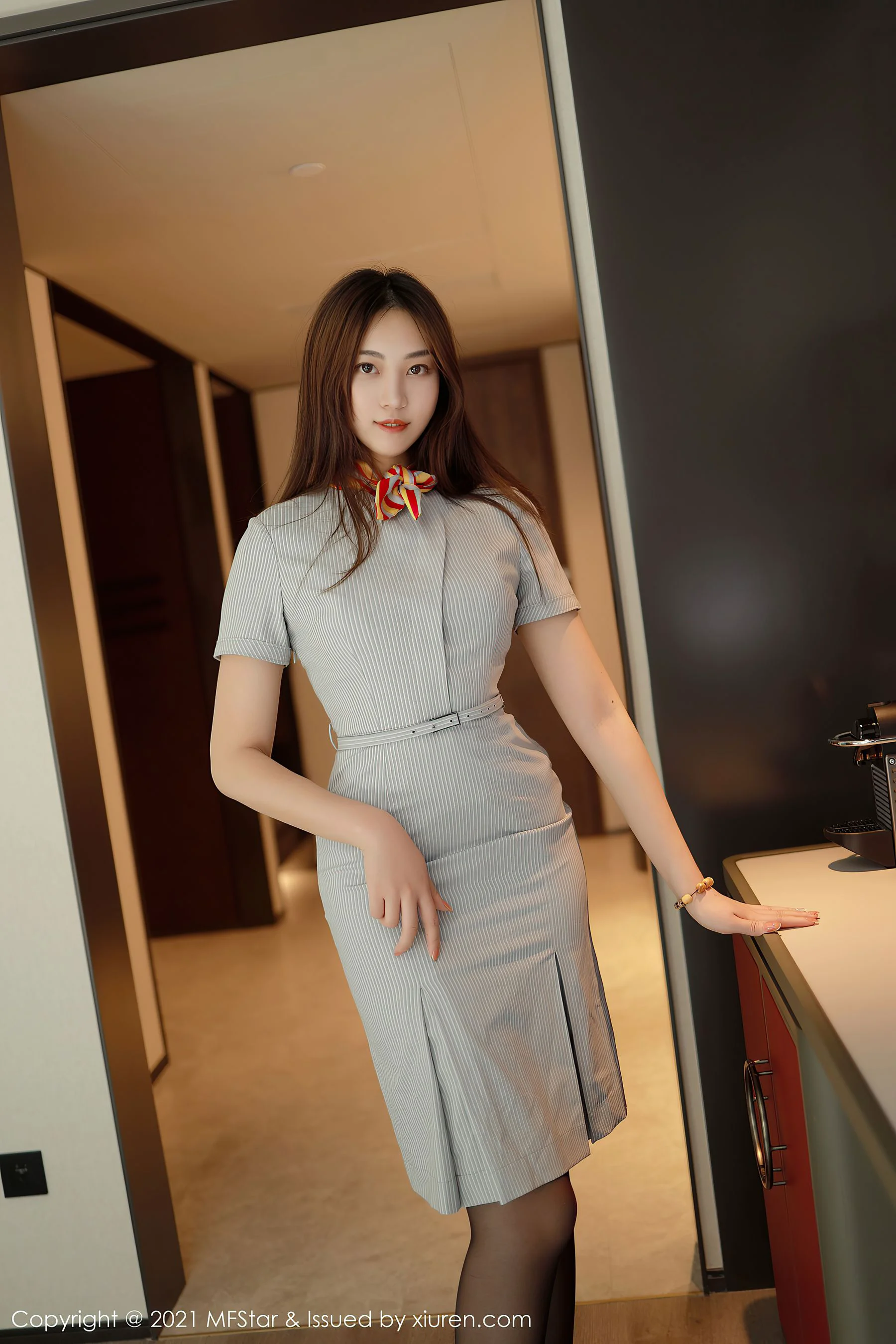[模范学院MFStar] Vol.454 郑颖姗Bev – 性感职业装与蕾丝吊袜系列 - 爱照片