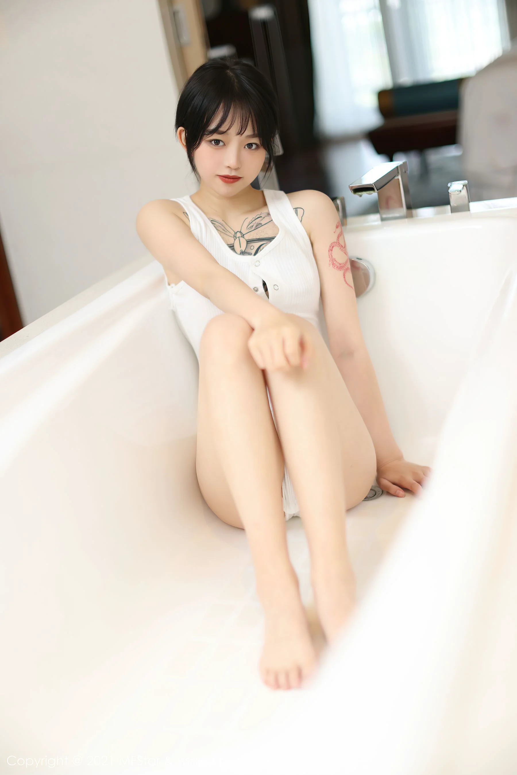 [模范学院MFStar] Vol.496 奶瓶子 – 淋漓湿身的浴室浴缸妩媚 - 爱照片
