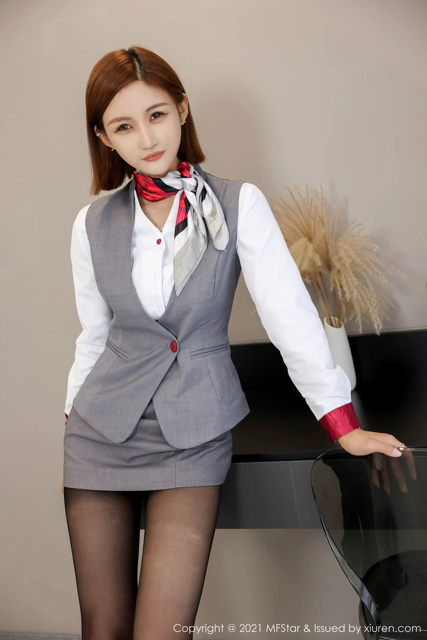 [MFStar模范学院] VOL.539 王蜜 制服黑丝 - 爱照片