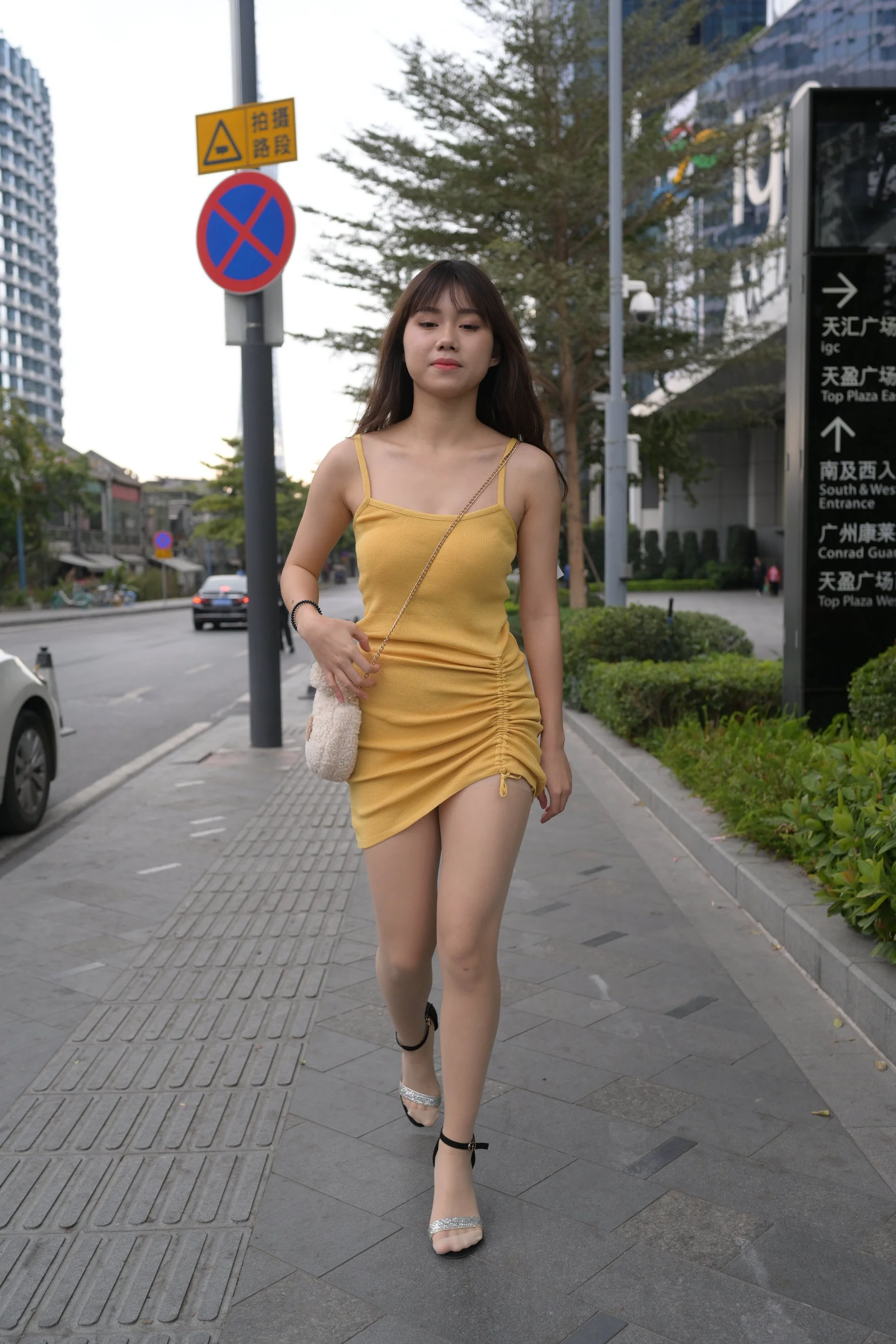 [魔镜街拍] No.094 程生街拍作品 – 天桥上的美女 - 爱照片