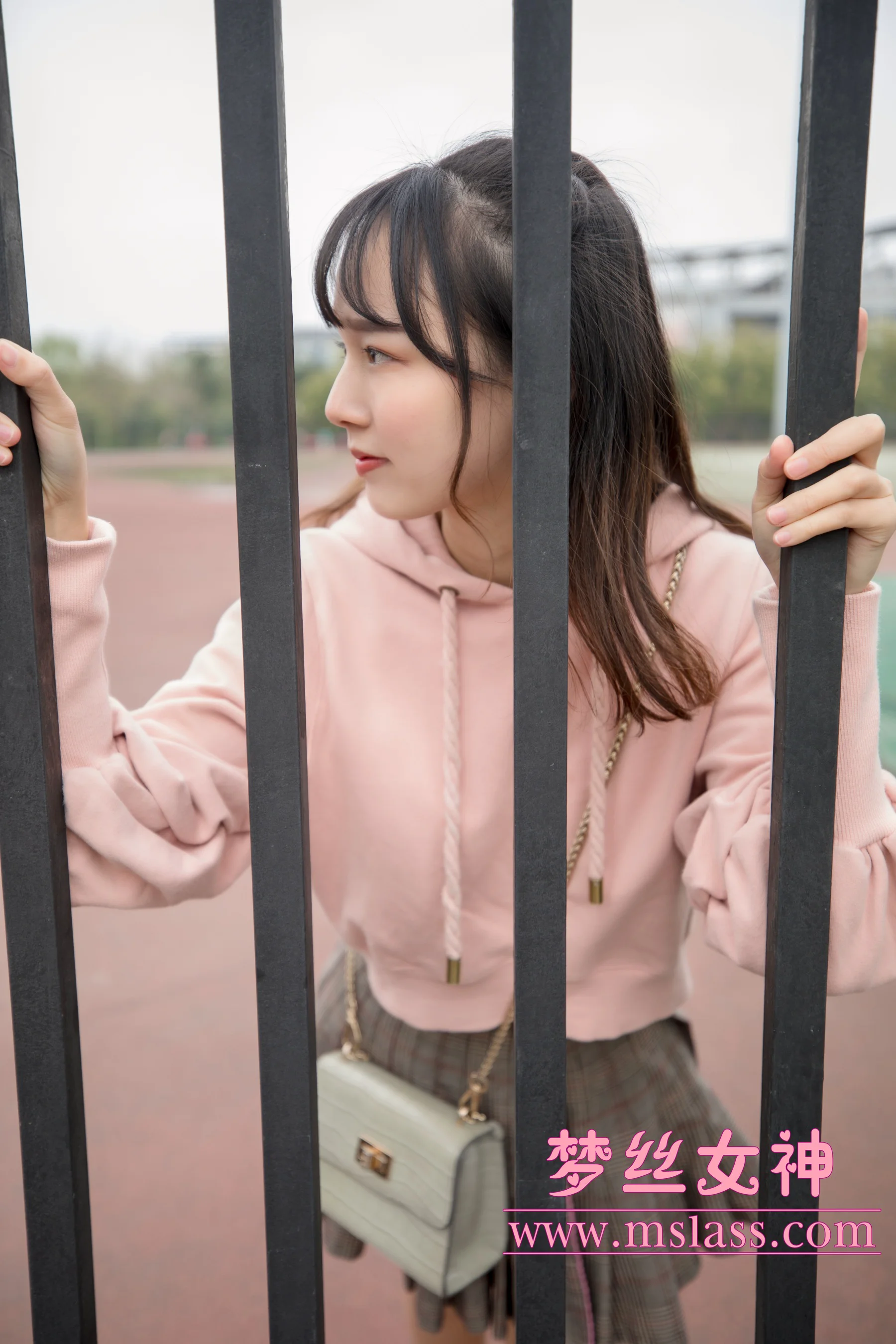 [MSLASS梦丝女神] No.011 玥玥 操场的校花小甜心 - 爱照片